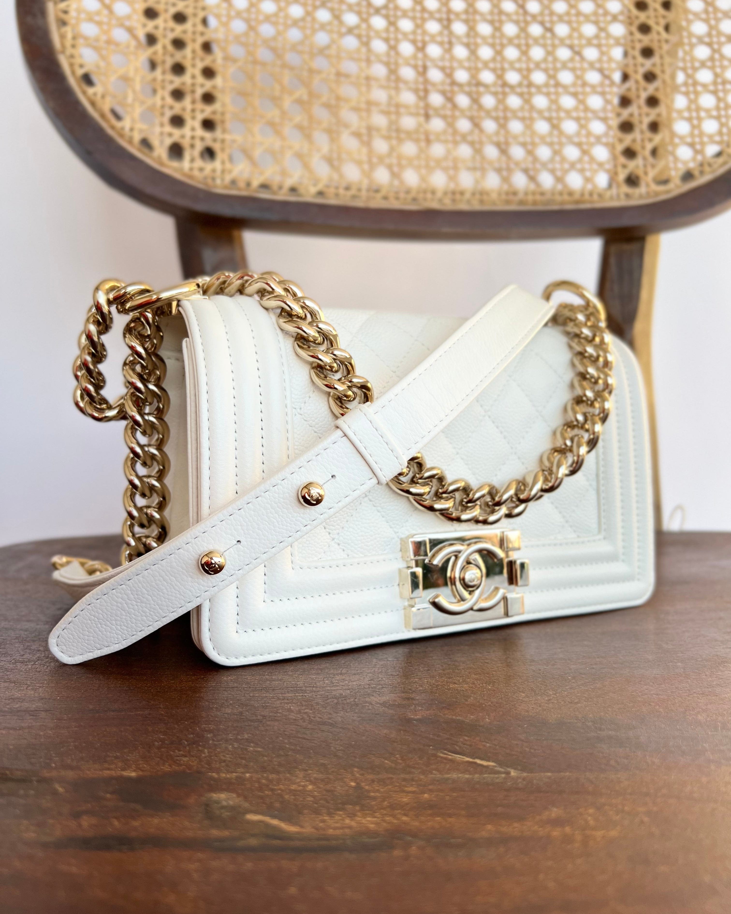 CHANEL Handbag 21A White Caviar Quilted Small Boy Bag LGHW -Knockoff
