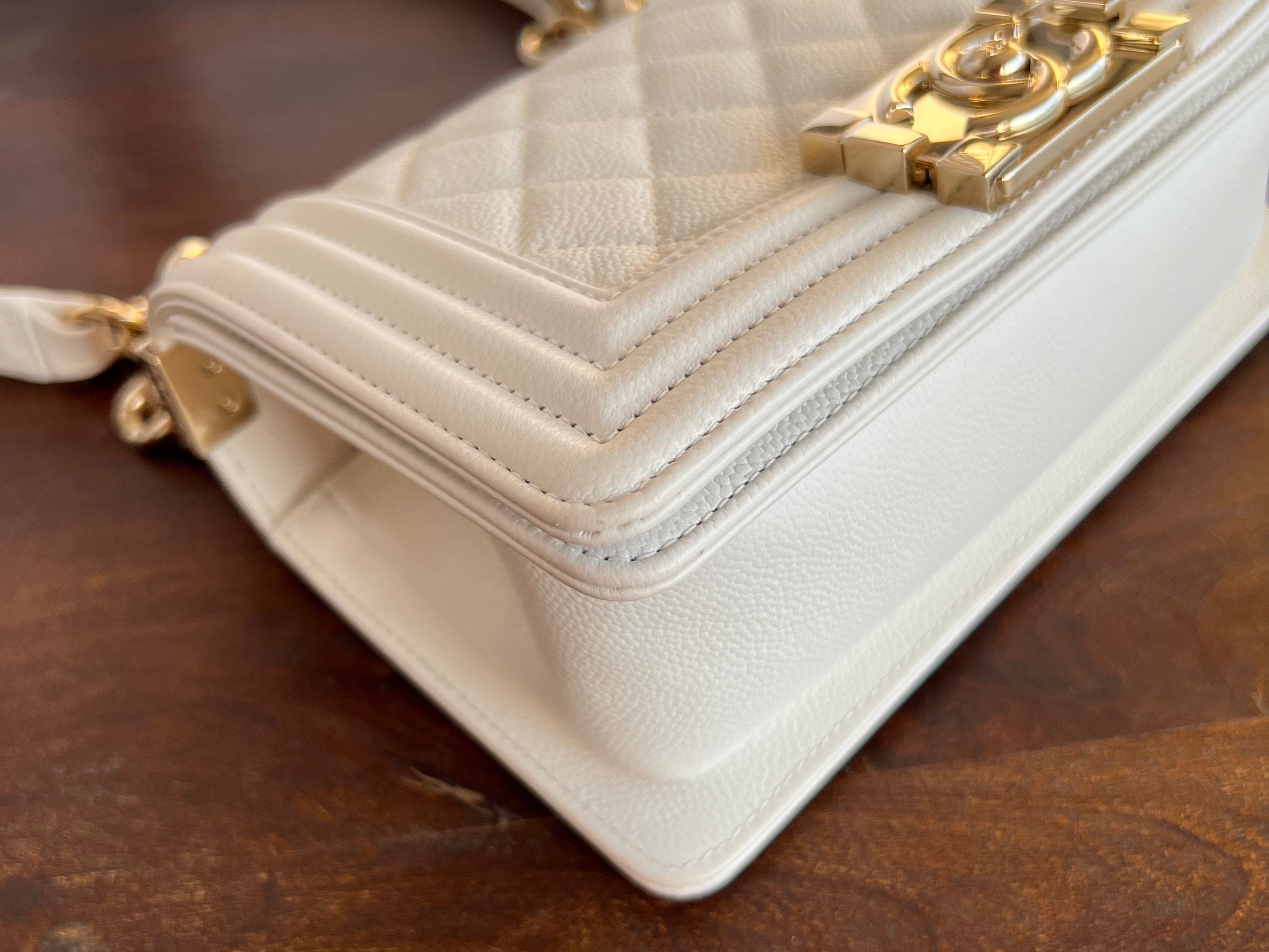 CHANEL Handbag 21A White Caviar Quilted Small Boy Bag LGHW -Knockoff
