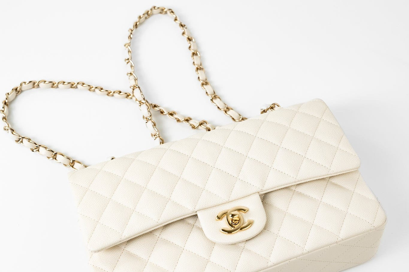 CHANEL Handbag 21A White/ Ivory Caviar Quilted Classic Flap Medium Light Gold Hardware -Knockoff
