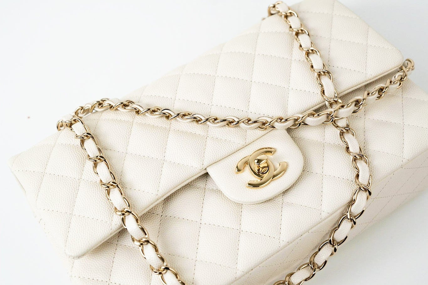 CHANEL Handbag 21A White/ Ivory Caviar Quilted Classic Flap Medium Light Gold Hardware -Knockoff
