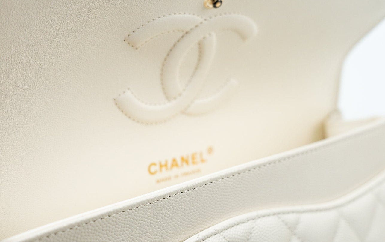 CHANEL Handbag 21A White/ Ivory Caviar Quilted Classic Flap Medium Light Gold Hardware -Knockoff
