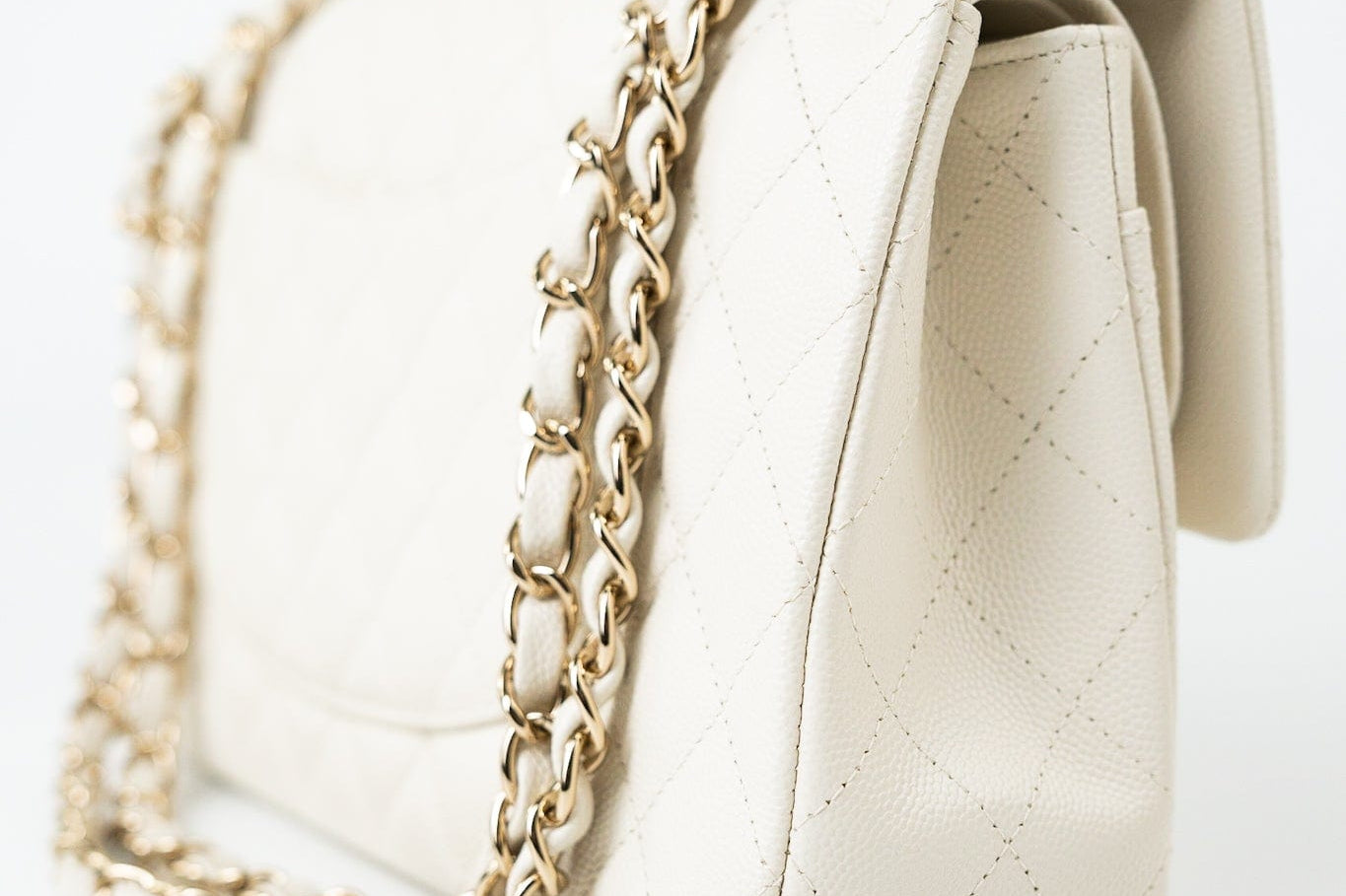 CHANEL Handbag 21A White/ Ivory Caviar Quilted Classic Flap Medium Light Gold Hardware -Knockoff
