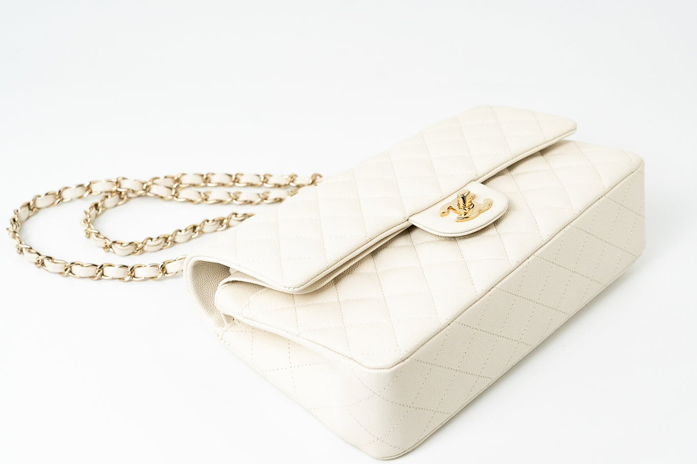 CHANEL Handbag 21A White/ Ivory Caviar Quilted Classic Flap Medium Light Gold Hardware -Knockoff
