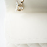 CHANEL Handbag 21A White/ Ivory Caviar Quilted Classic Flap Medium Light Gold Hardware -Knockoff
