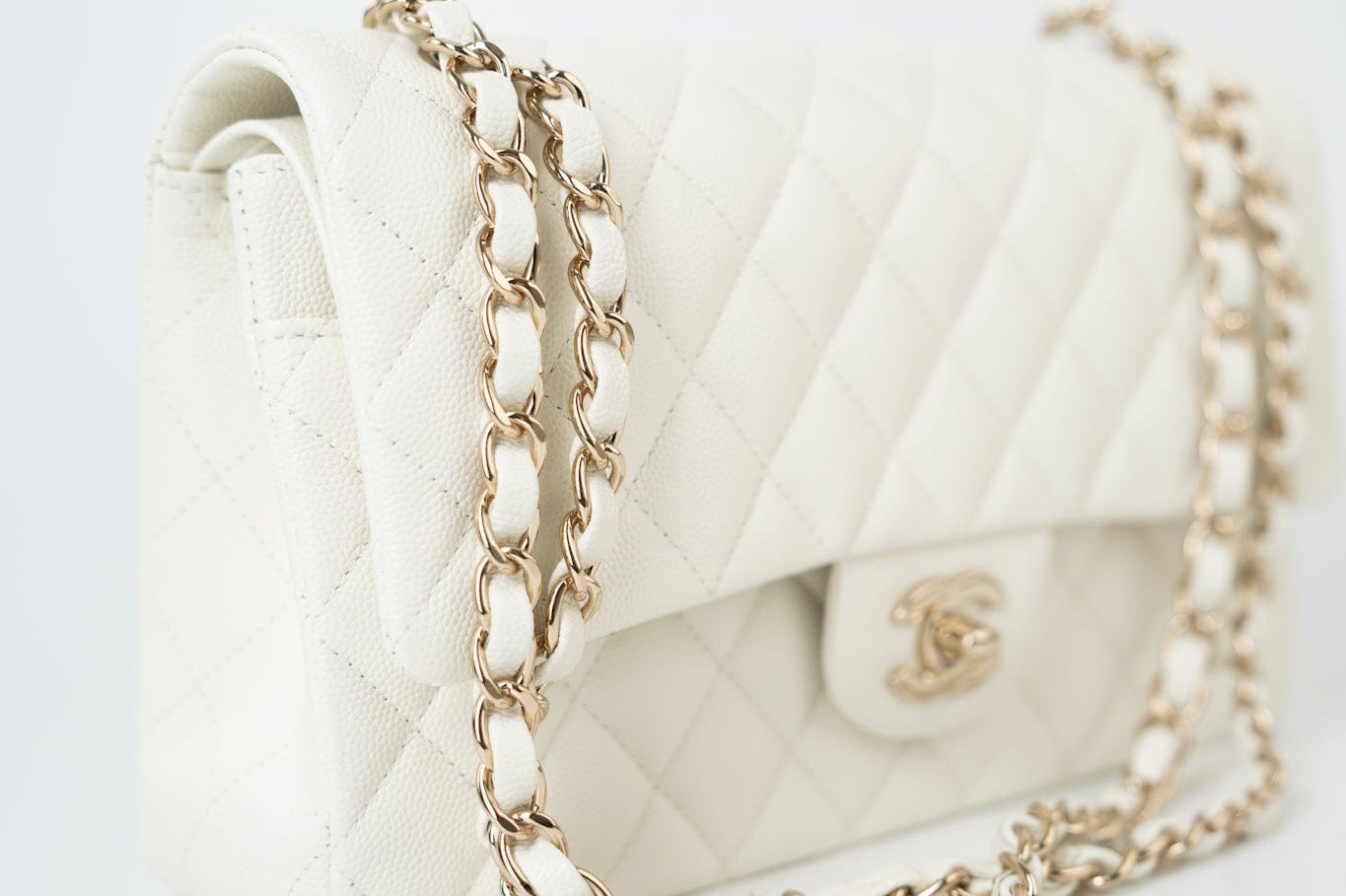 CHANEL Handbag 21A White/ Ivory Caviar Quilted Classic Flap Medium Light Gold Hardware -Knockoff
