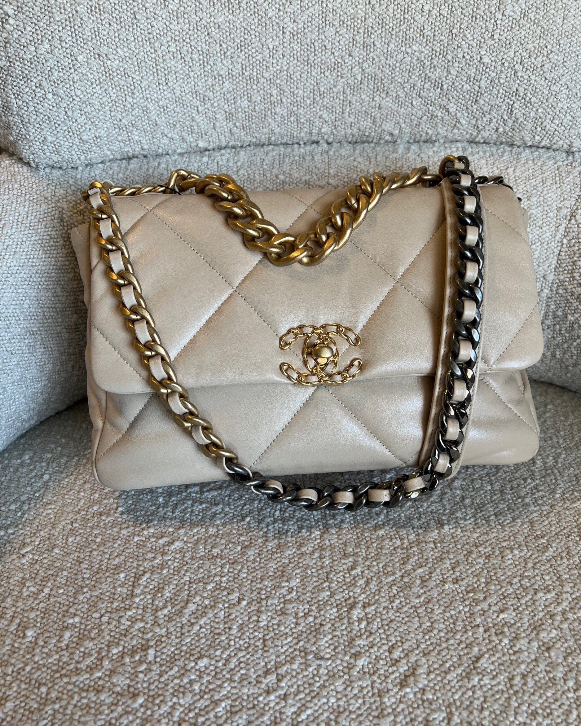 CHANEL Handbag 21B Beige Lambskin Quilted 19 Flap Medium/Large Mixed Hardware -Knockoff
