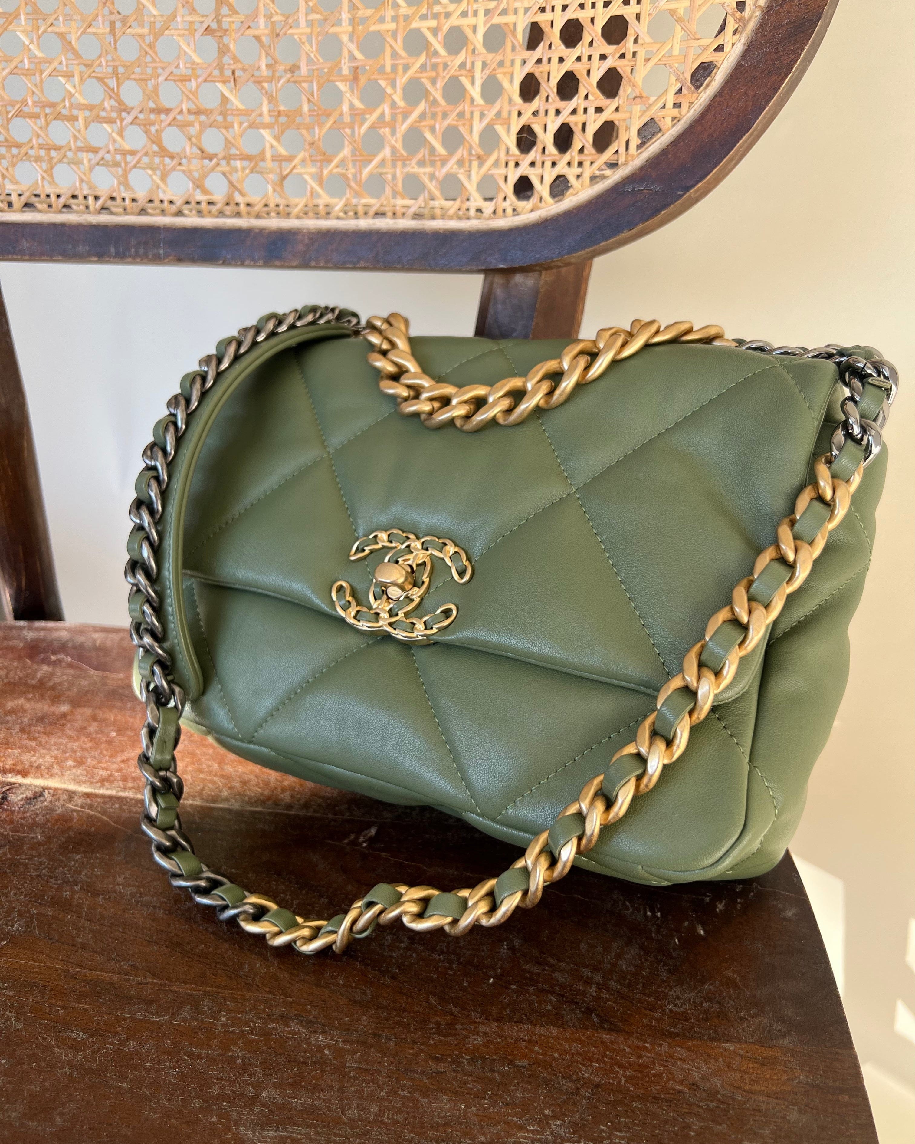 CHANEL Handbag 21B Military Green Lambskin Quilted 19 Flap Small Mixed Hardware -Knockoff
