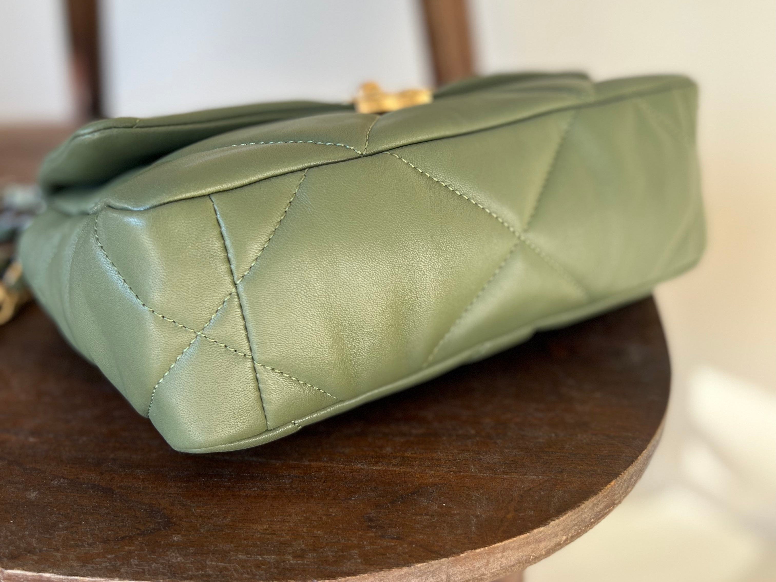 CHANEL Handbag 21B Military Green Lambskin Quilted 19 Flap Small Mixed Hardware -Knockoff
