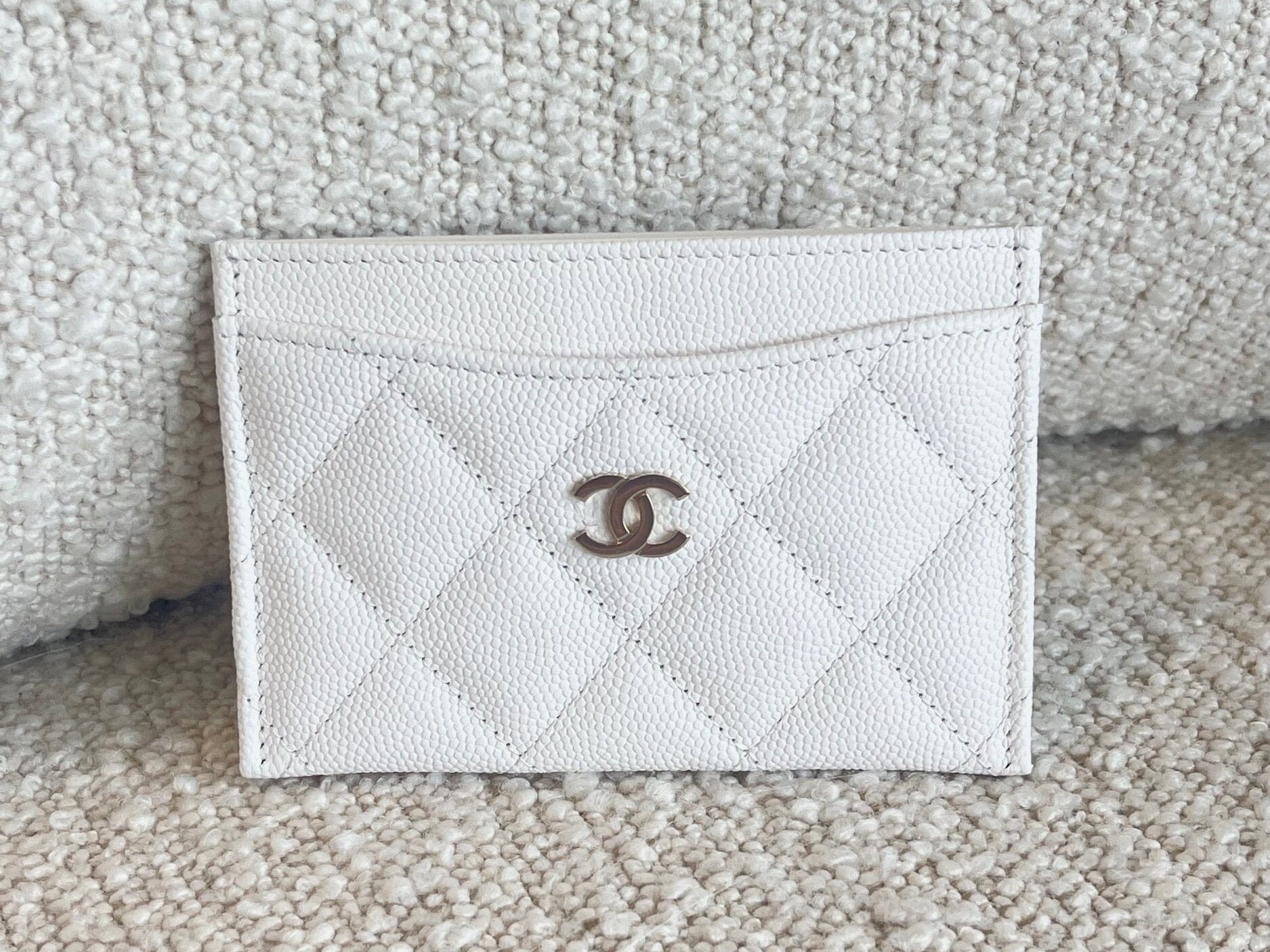 CHANEL Handbag 21B White Caviar Quilted Card Holder LGHW -Knockoff
