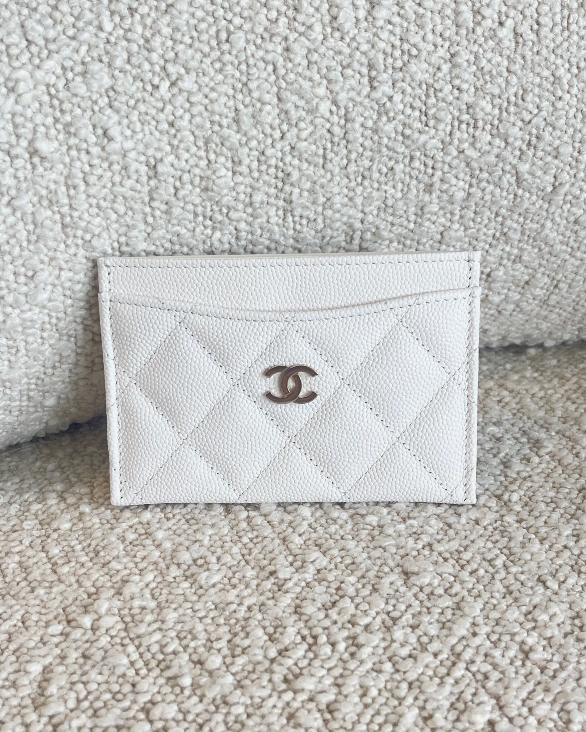 CHANEL Handbag 21B White Caviar Quilted Card Holder LGHW -Knockoff
