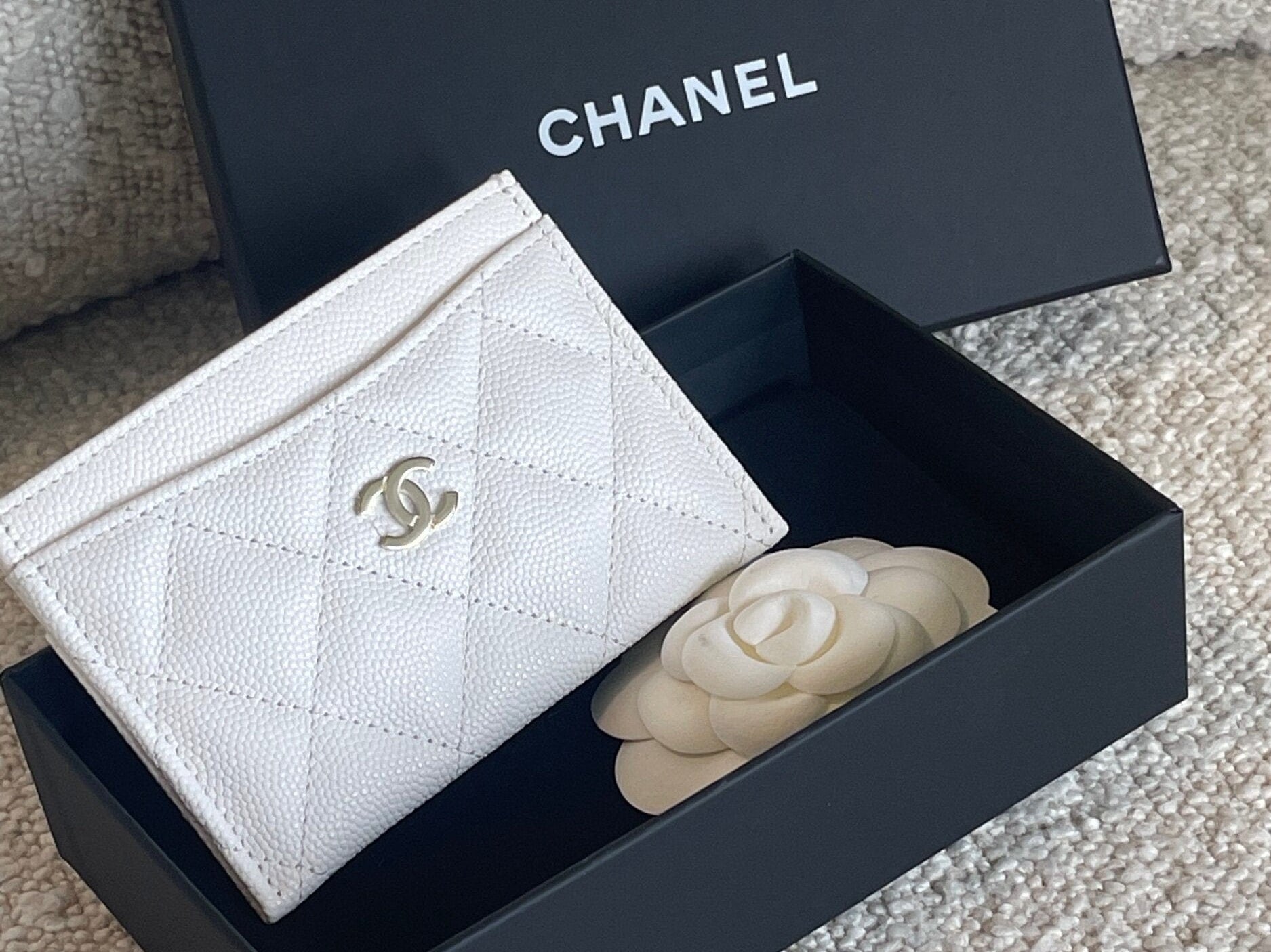 CHANEL Handbag 21B White Caviar Quilted Card Holder LGHW -Knockoff
