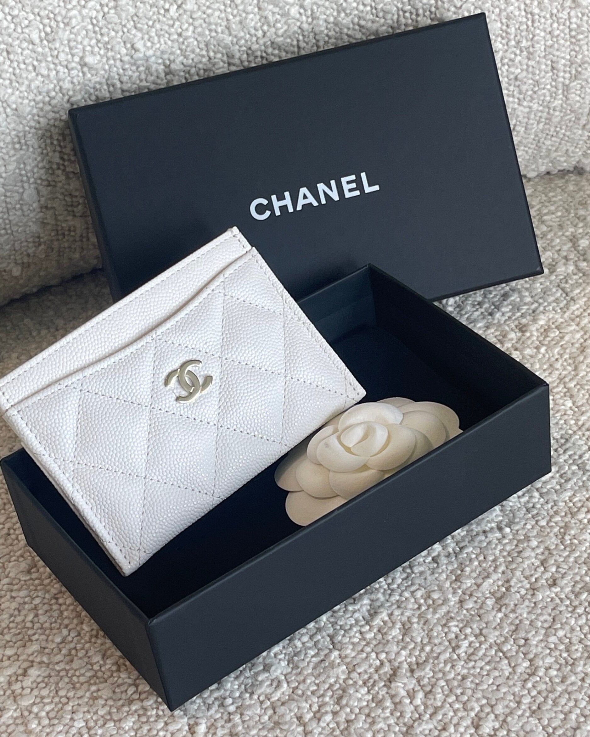 CHANEL Handbag 21B White Caviar Quilted Card Holder LGHW -Knockoff
