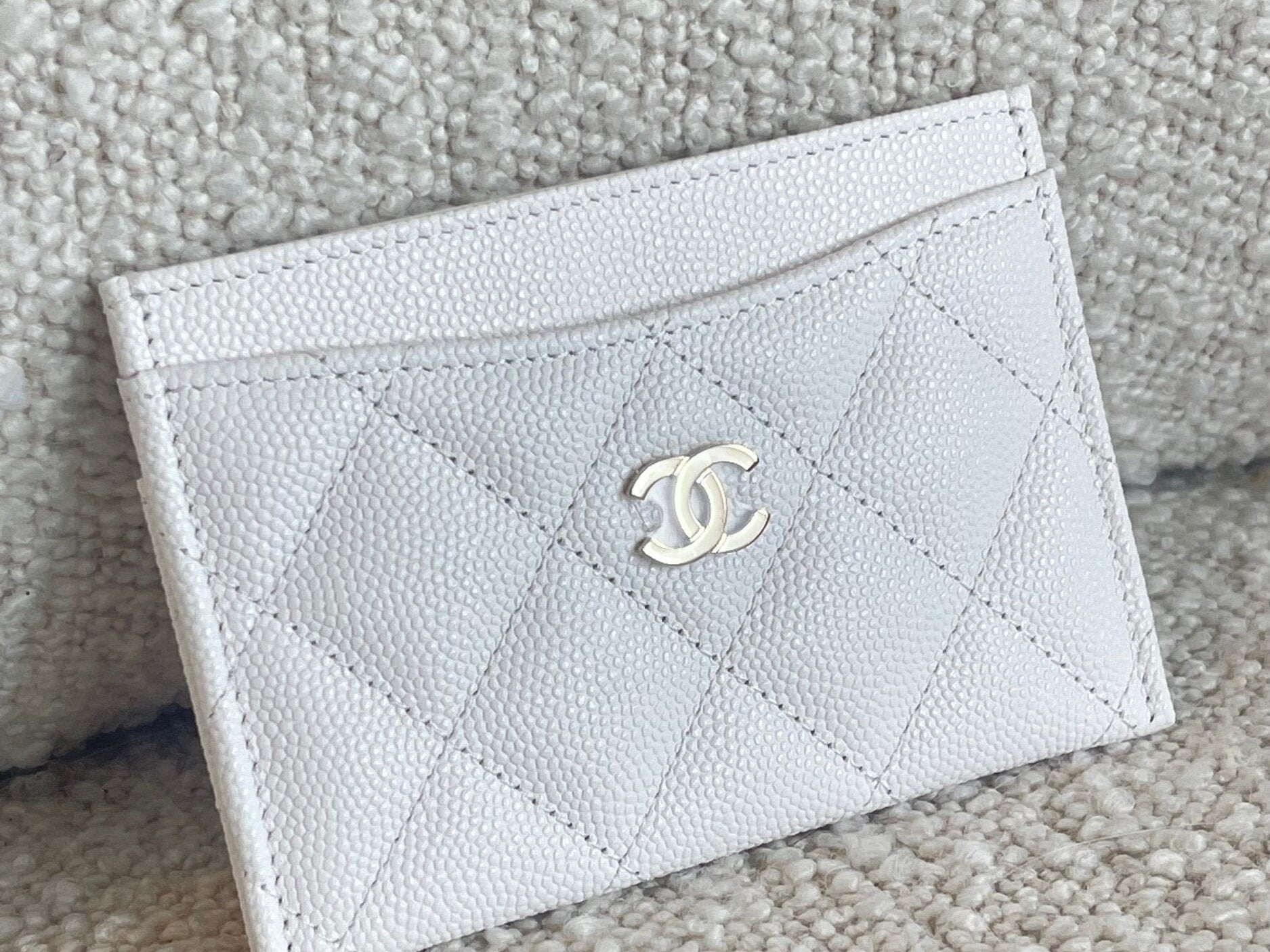 CHANEL Handbag 21B White Caviar Quilted Card Holder LGHW -Knockoff
