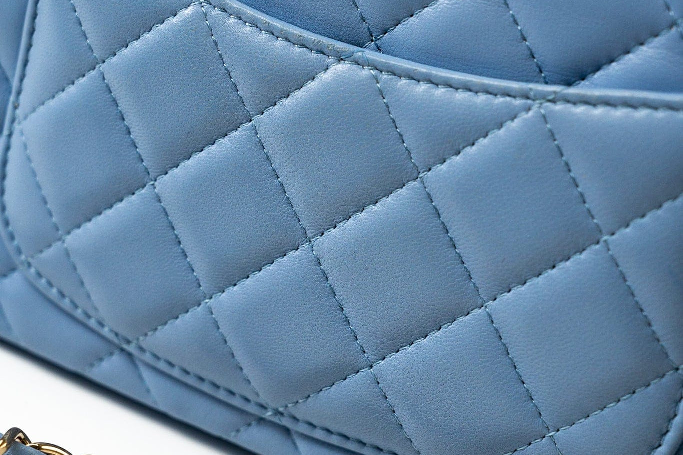 CHANEL Handbag 21C Sky Blue Lambskin Quilted Mini Rectangular Flap Light Gold Hardware -Knockoff
