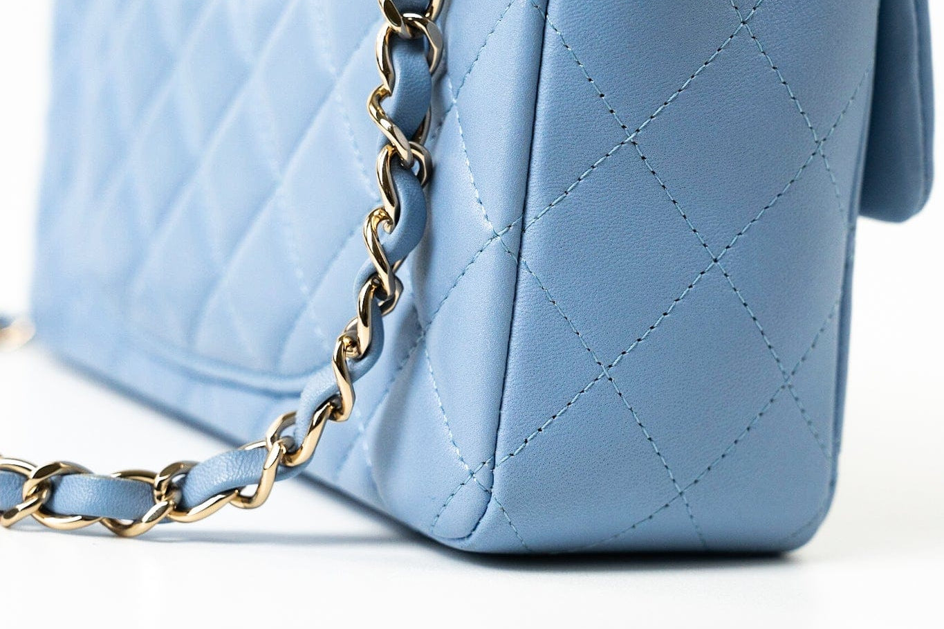 CHANEL Handbag 21C Sky Blue Lambskin Quilted Mini Rectangular Flap Light Gold Hardware -Knockoff
