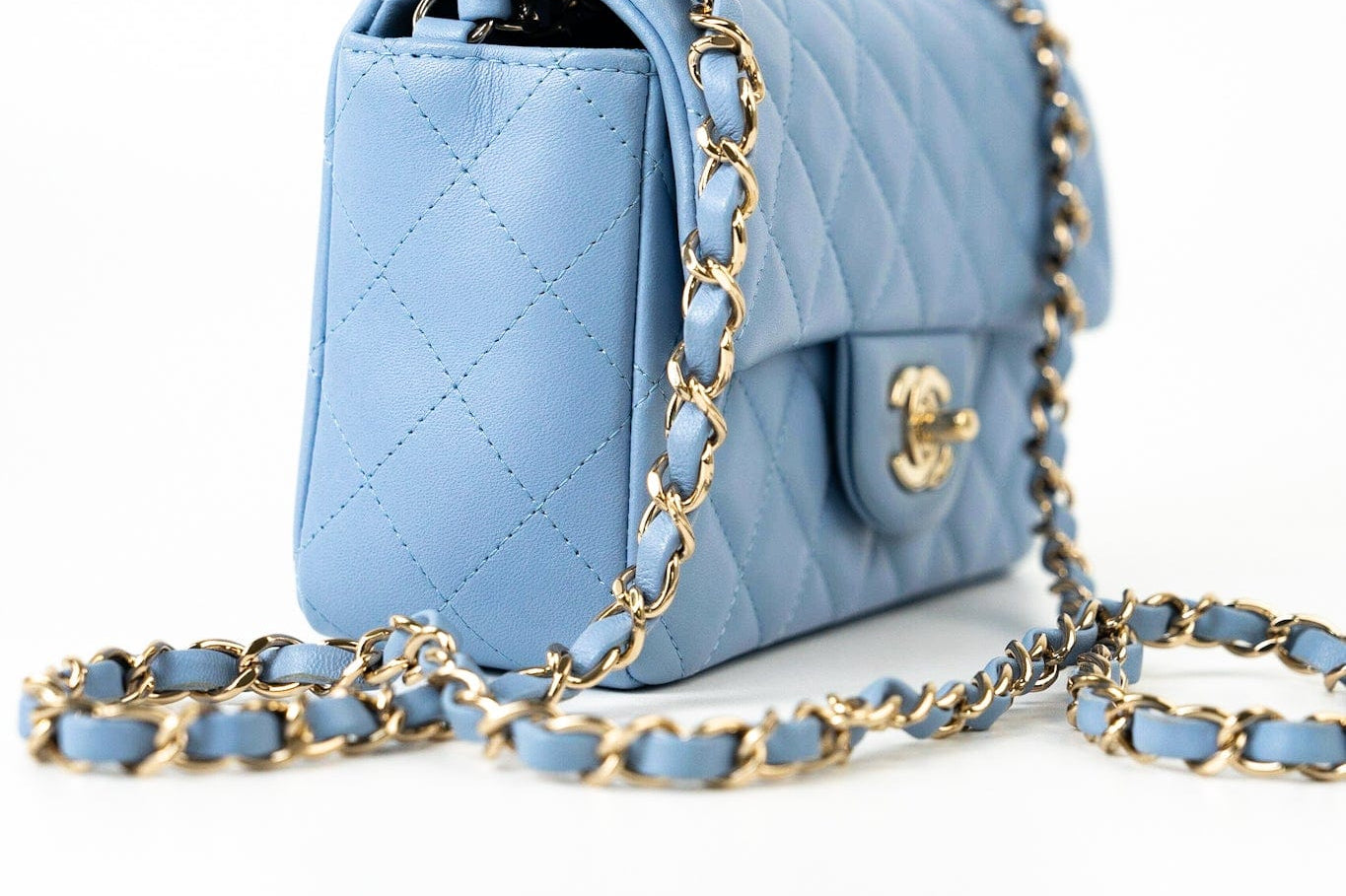 CHANEL Handbag 21C Sky Blue Lambskin Quilted Mini Rectangular Flap Light Gold Hardware -Knockoff
