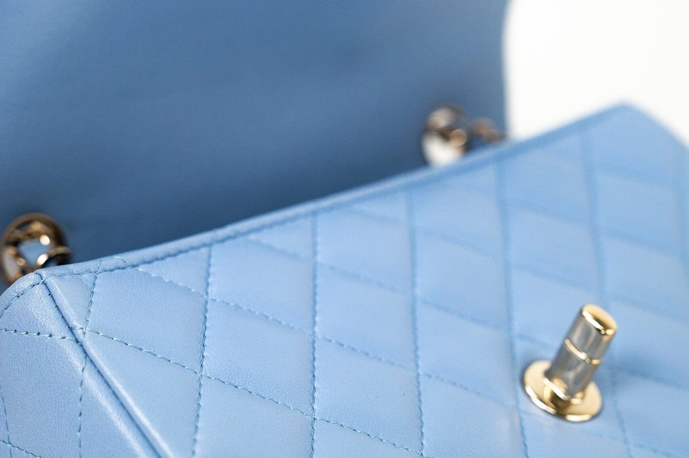 CHANEL Handbag 21C Sky Blue Lambskin Quilted Mini Rectangular Flap Light Gold Hardware -Knockoff
