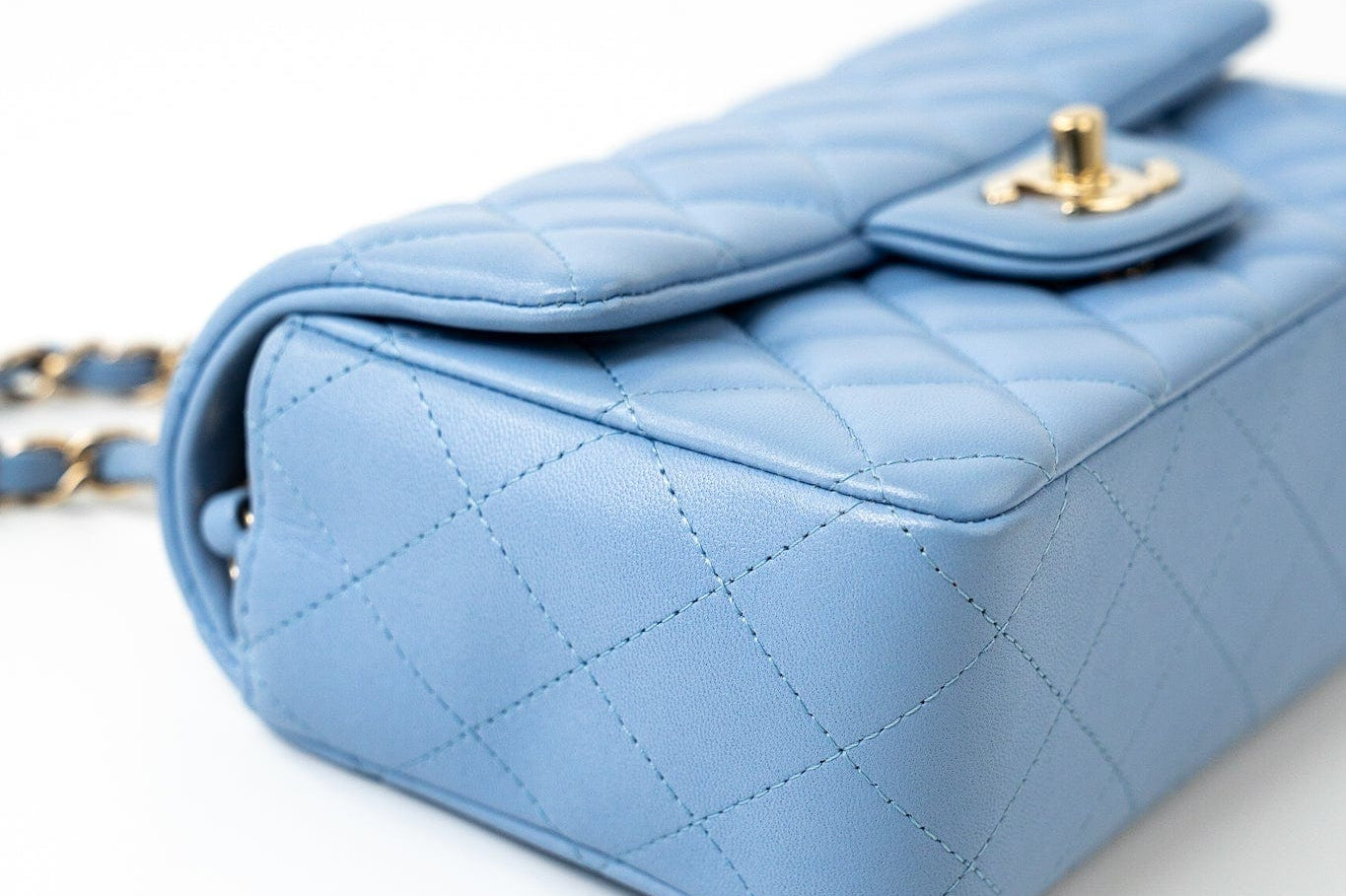 CHANEL Handbag 21C Sky Blue Lambskin Quilted Mini Rectangular Flap Light Gold Hardware -Knockoff
