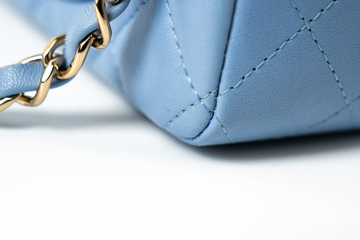 CHANEL Handbag 21C Sky Blue Lambskin Quilted Mini Rectangular Flap Light Gold Hardware -Knockoff
