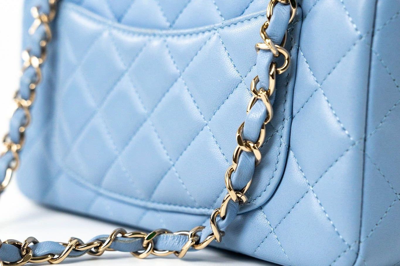 CHANEL Handbag 21C Sky Blue Lambskin Quilted Mini Rectangular Flap Light Gold Hardware -Knockoff
