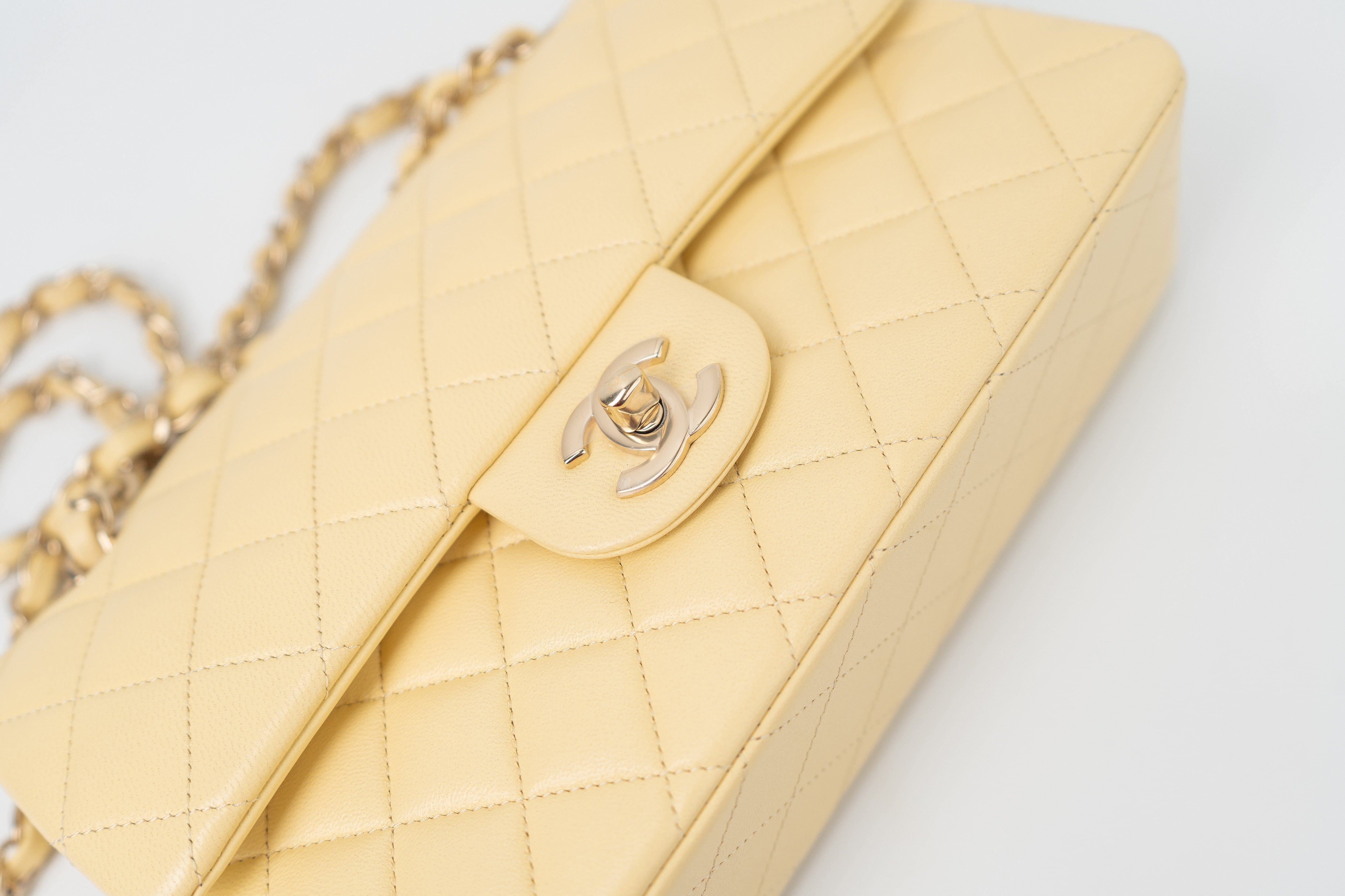 CHANEL Handbag 21C Yellow Lambskin Quilted Classic Flap Small Light Gold Hardware -Knockoff
