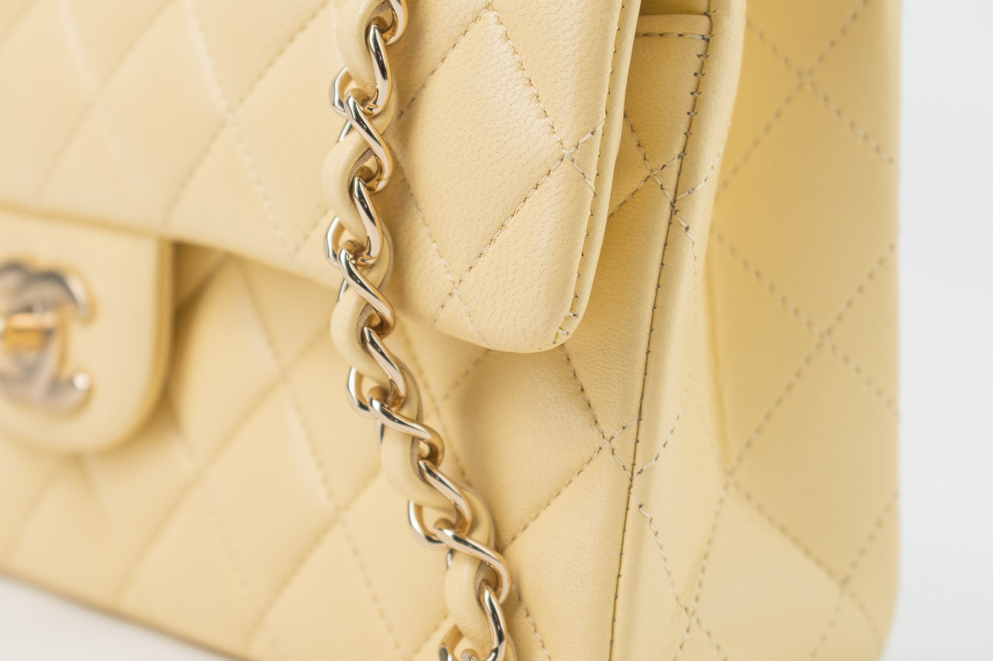 CHANEL Handbag 21C Yellow Lambskin Quilted Classic Flap Small Light Gold Hardware -Knockoff
