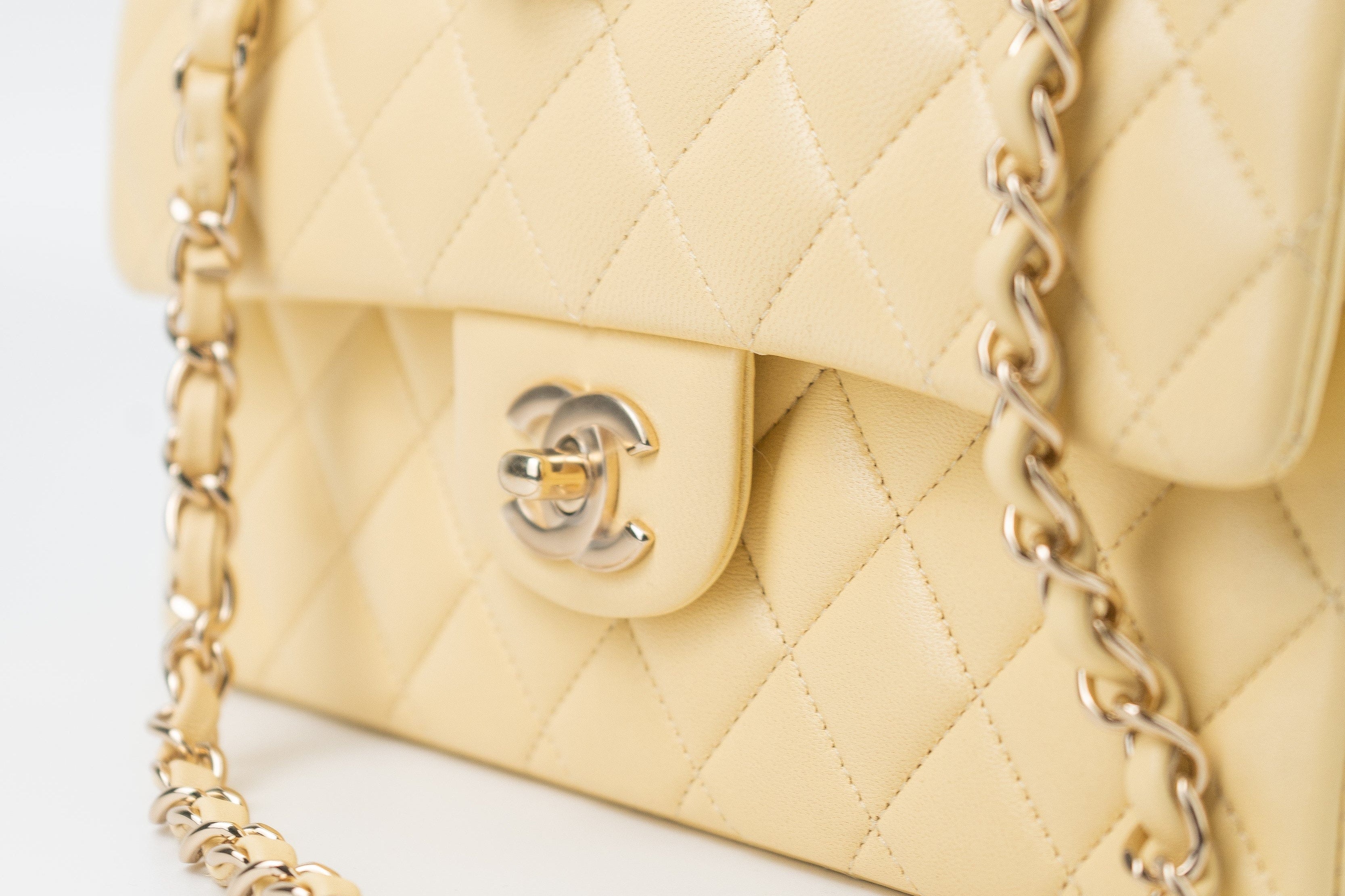 CHANEL Handbag 21C Yellow Lambskin Quilted Classic Flap Small Light Gold Hardware -Knockoff
