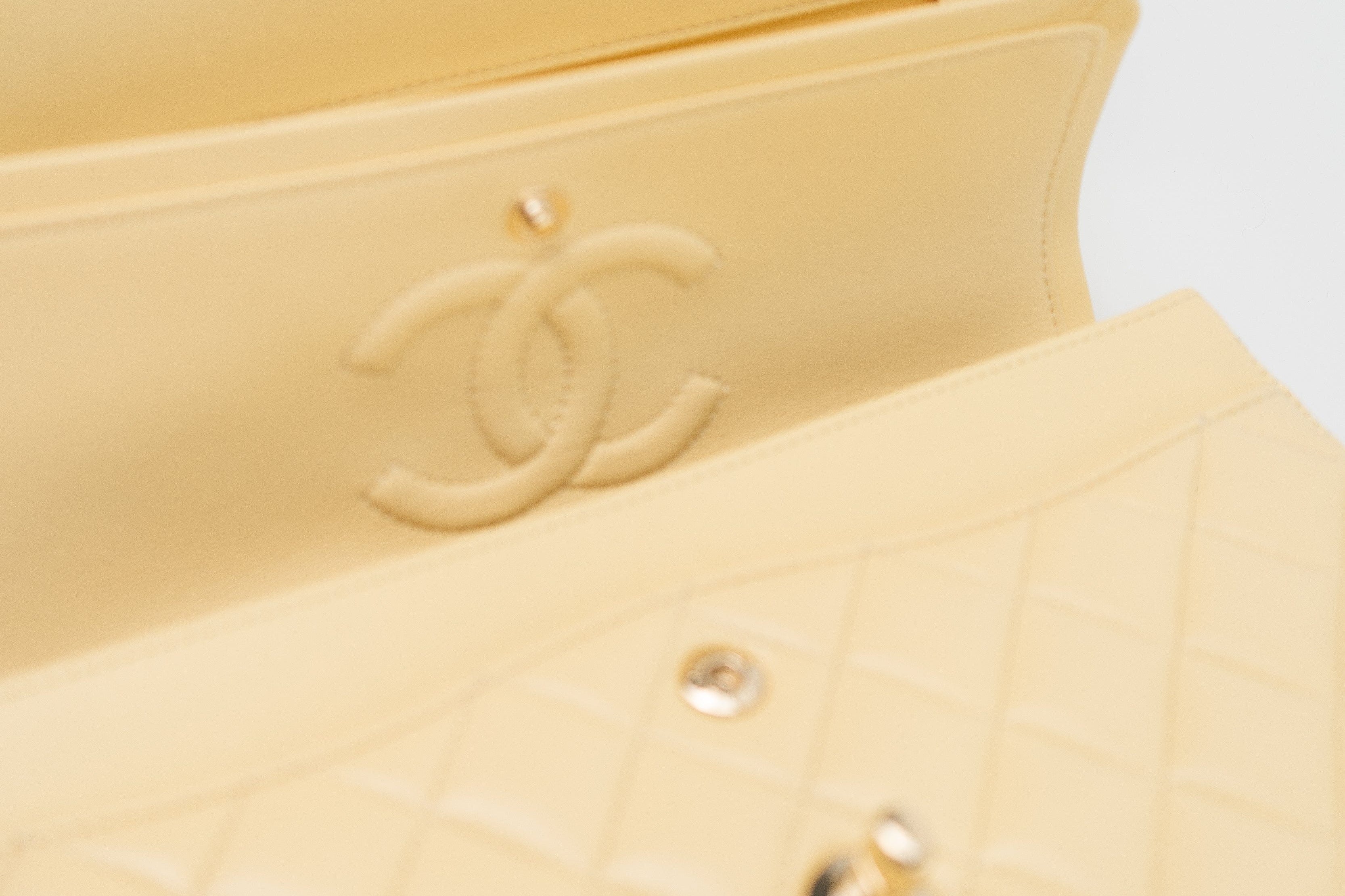 CHANEL Handbag 21C Yellow Lambskin Quilted Classic Flap Small Light Gold Hardware -Knockoff
