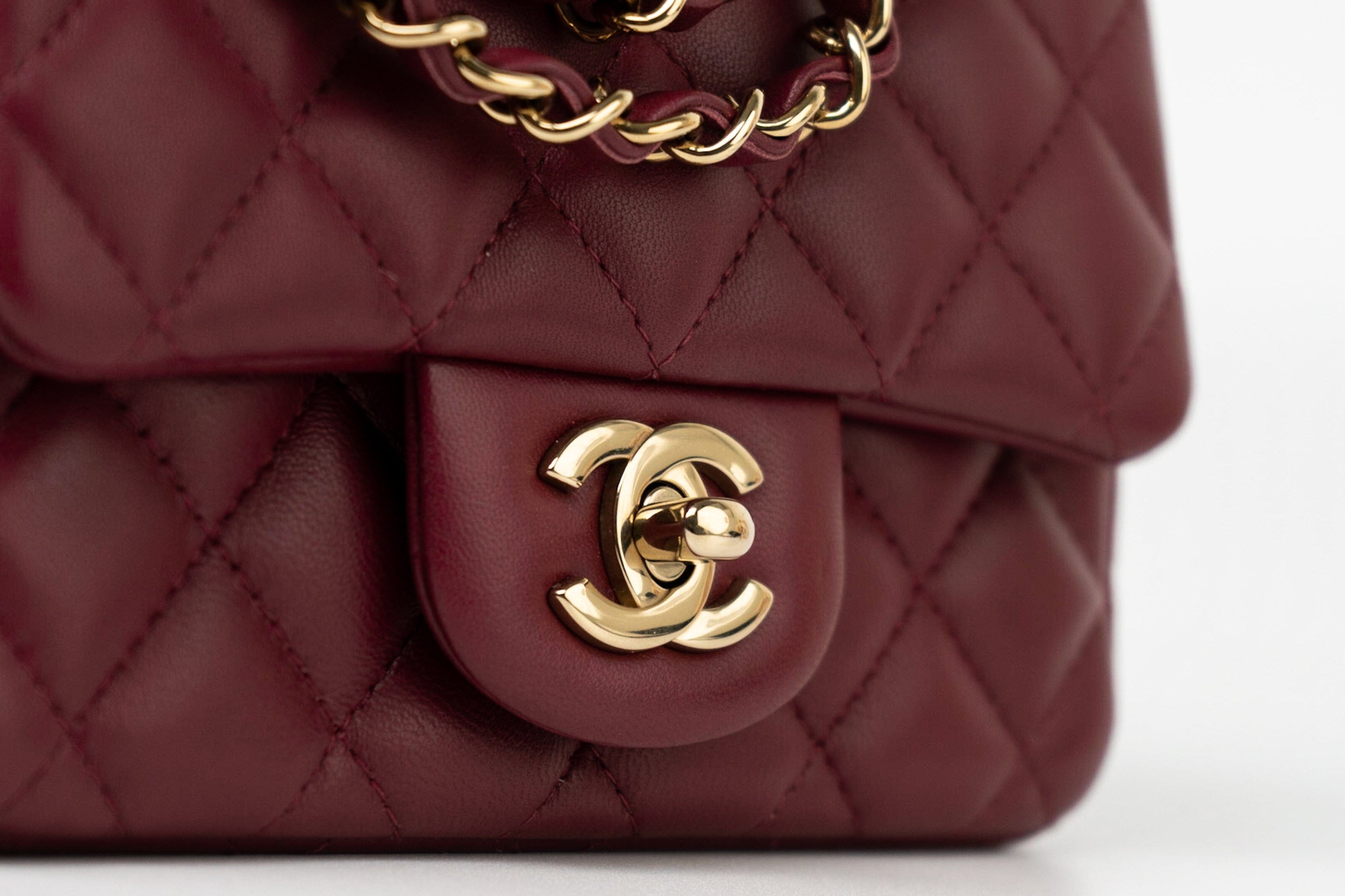 CHANEL Handbag 21K Burgundy Lambskin Quilted Mini Square Flap -Knockoff
