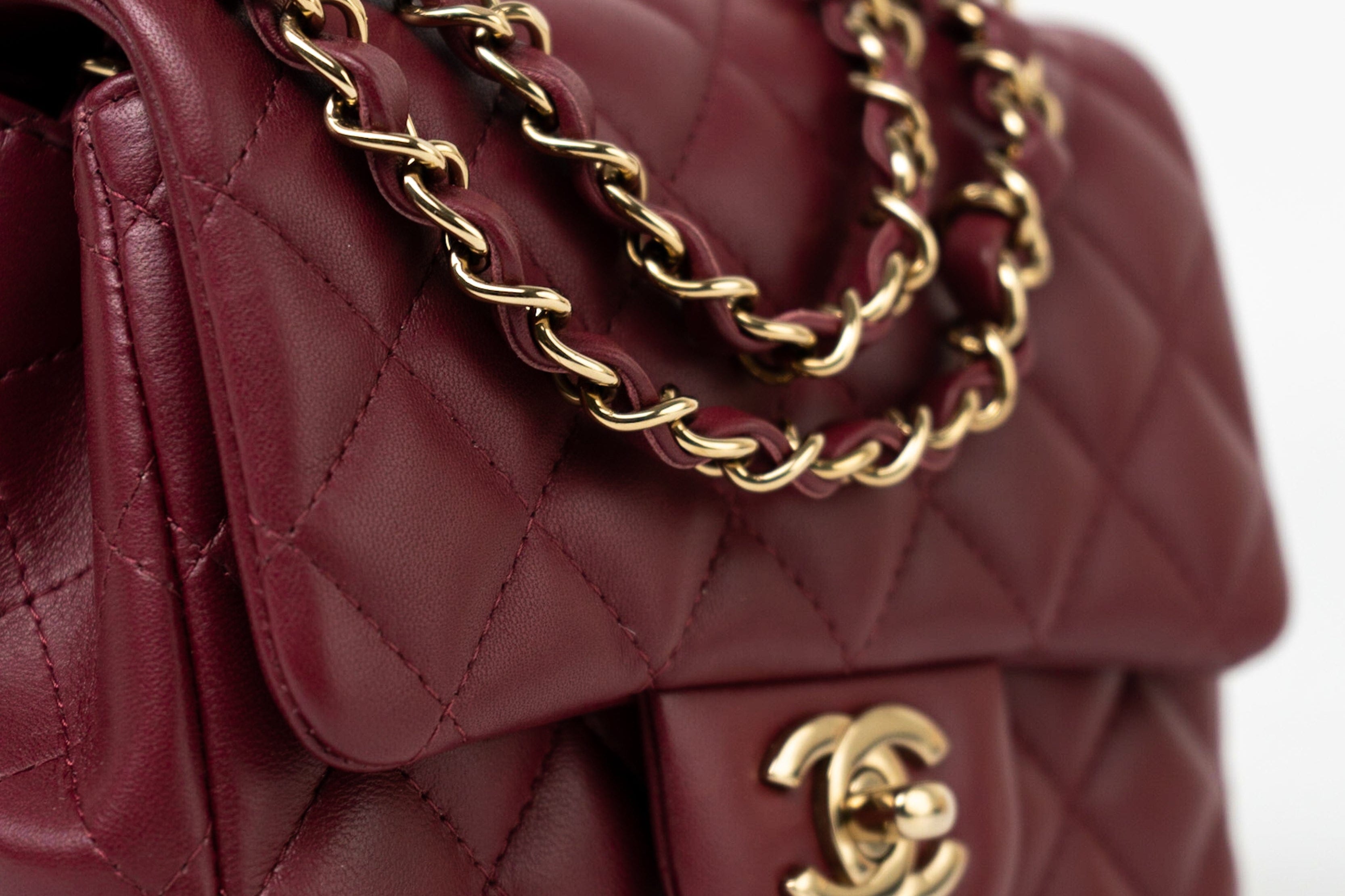 CHANEL Handbag 21K Burgundy Lambskin Quilted Mini Square Flap -Knockoff
