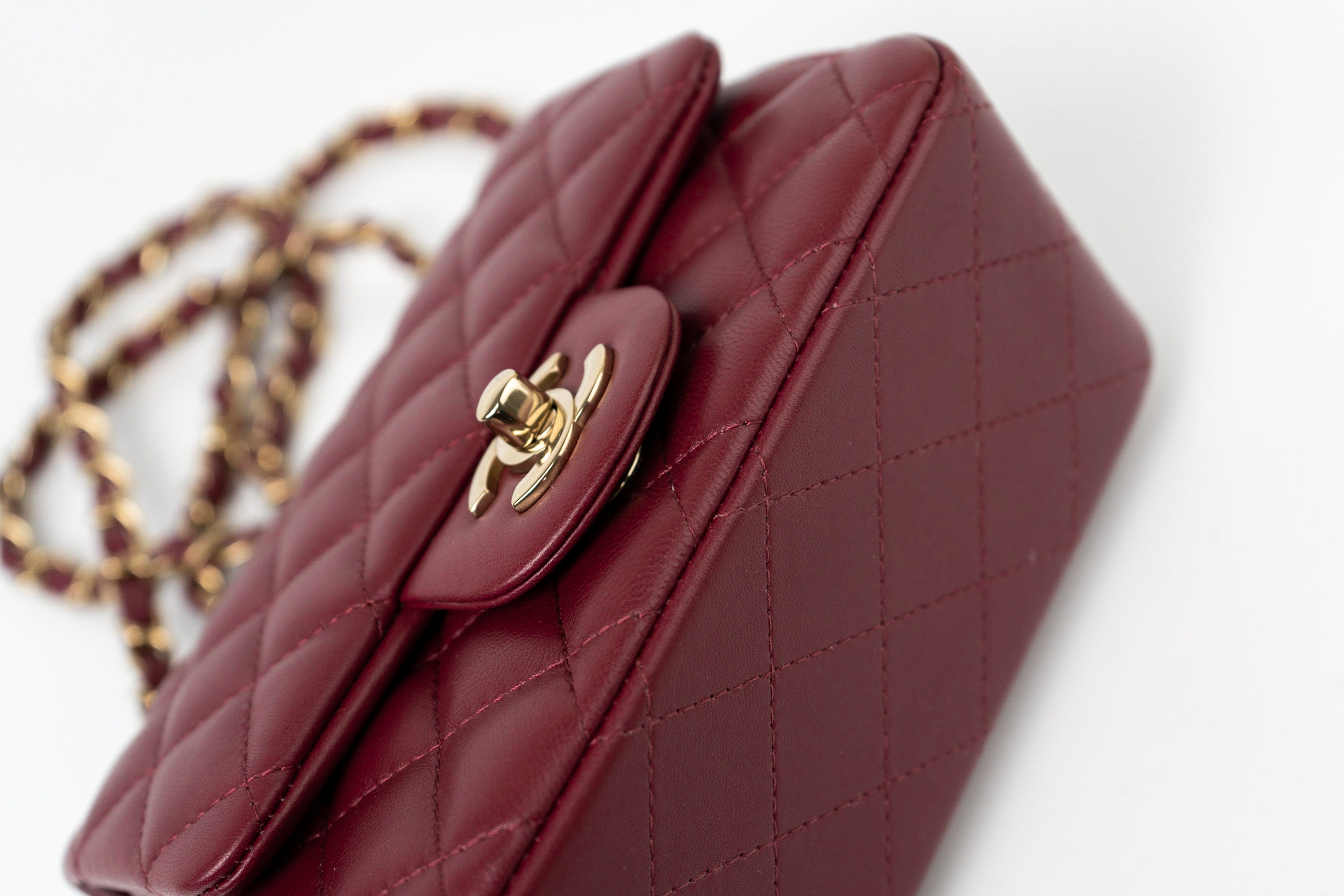 CHANEL Handbag 21K Burgundy Lambskin Quilted Mini Square Flap -Knockoff
