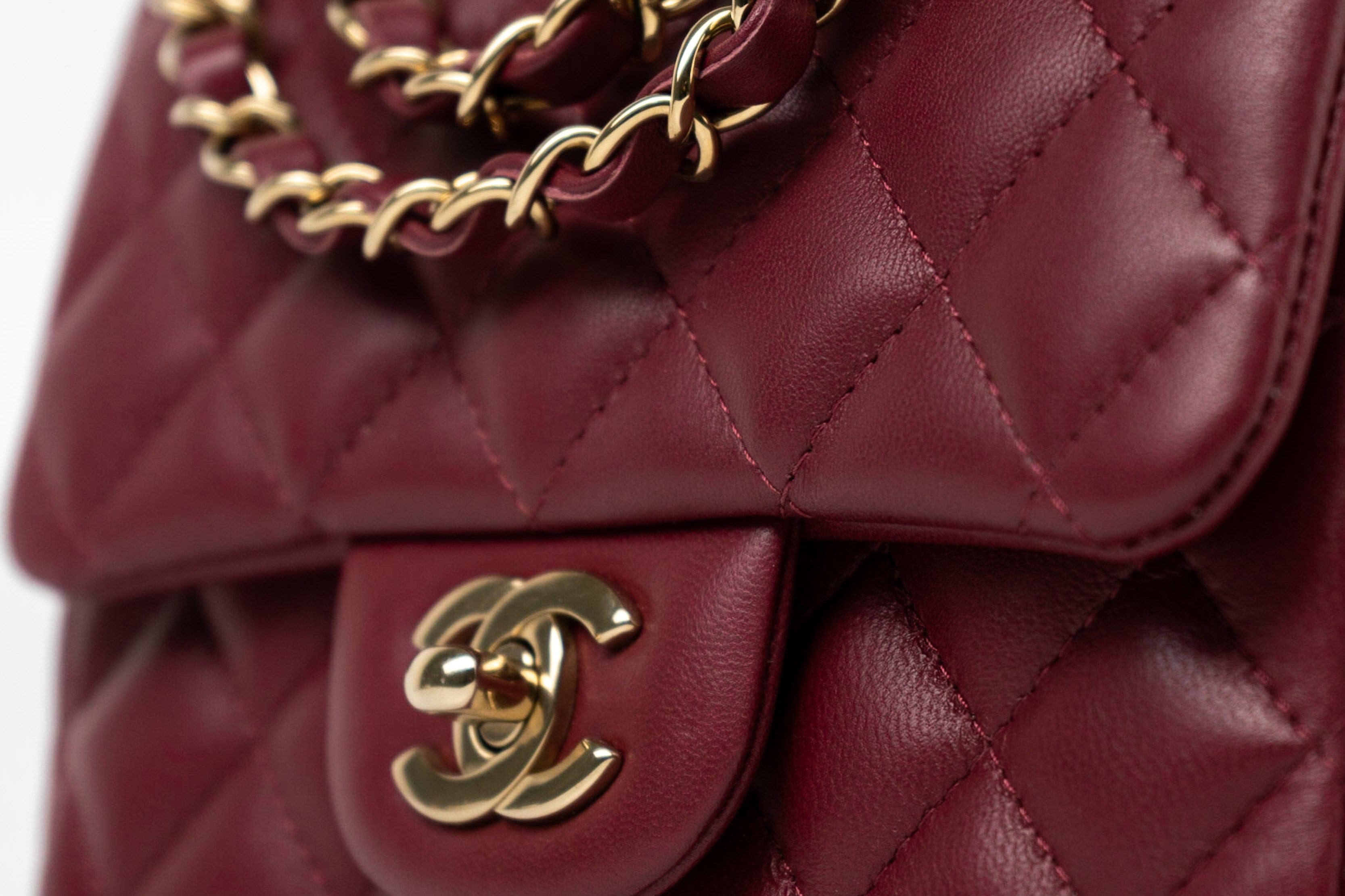 CHANEL Handbag 21K Burgundy Lambskin Quilted Mini Square Flap -Knockoff
