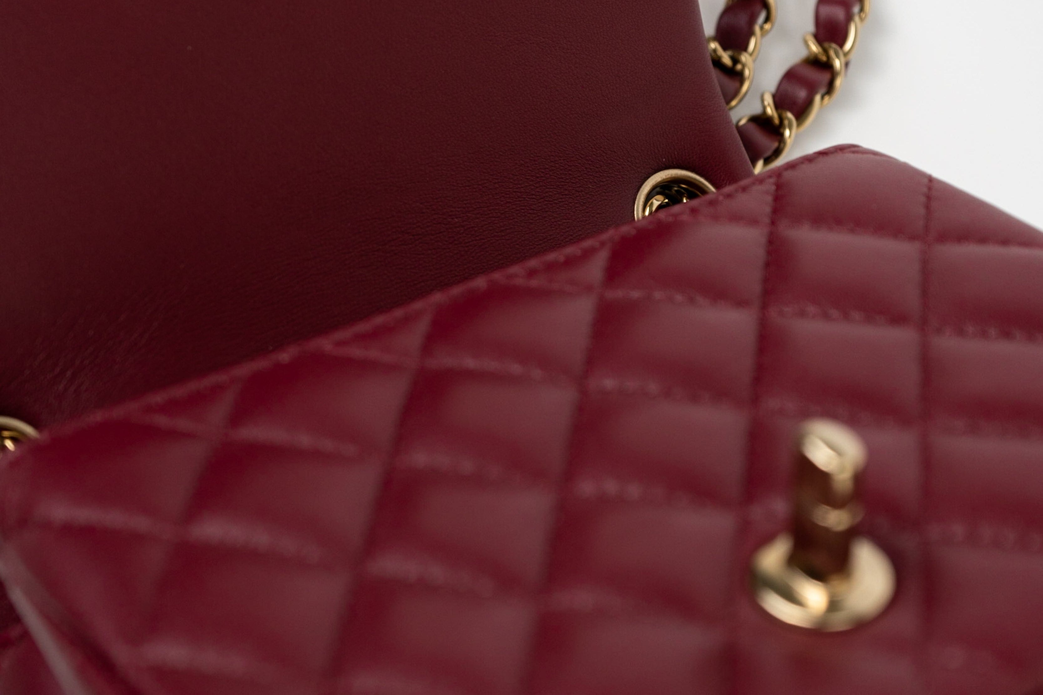 CHANEL Handbag 21K Burgundy Lambskin Quilted Mini Square Flap -Knockoff
