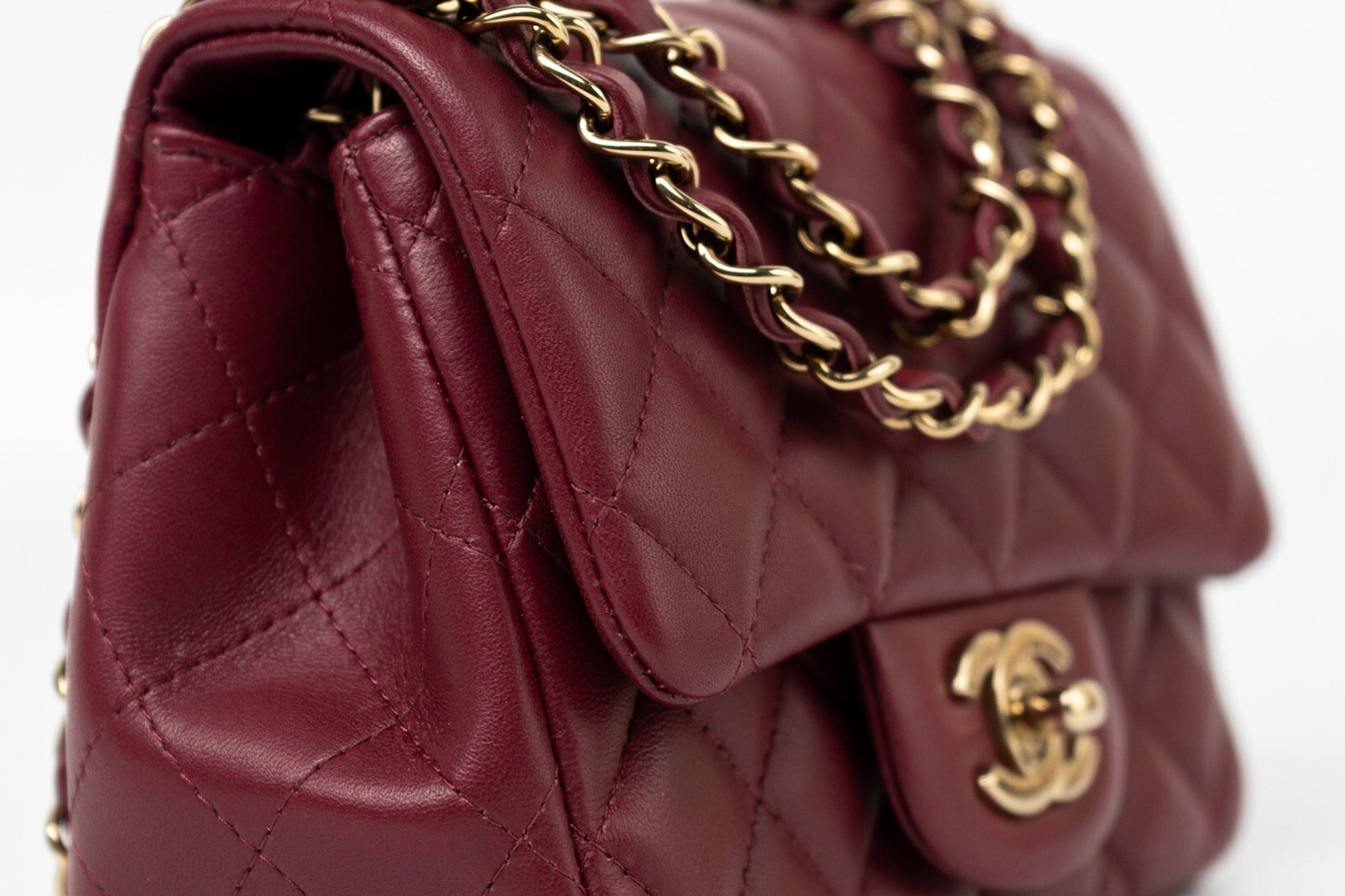 CHANEL Handbag 21K Burgundy Lambskin Quilted Mini Square Flap -Knockoff
