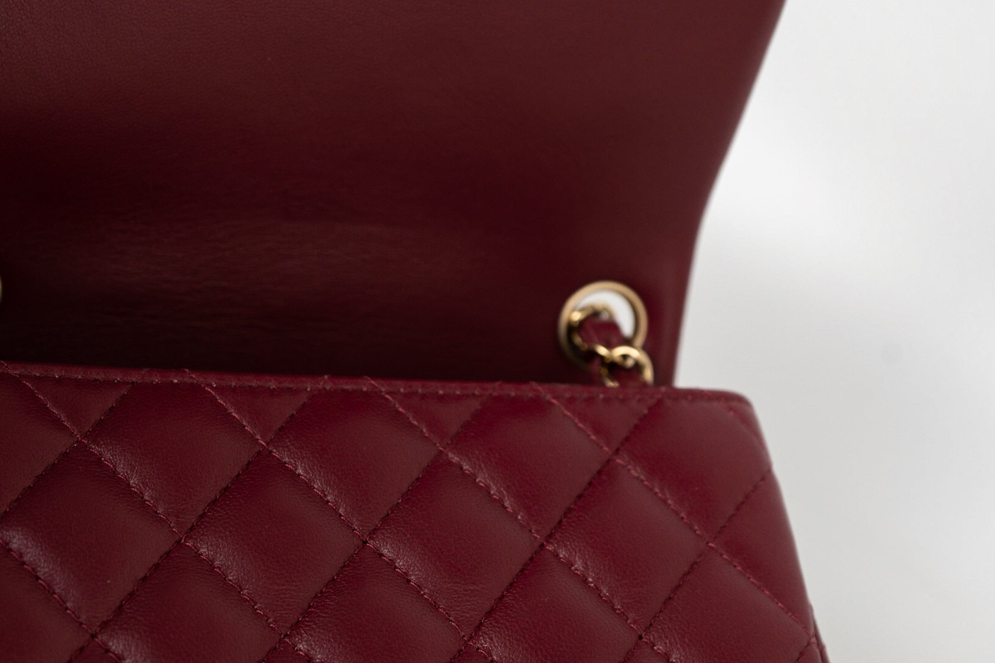 CHANEL Handbag 21K Burgundy Lambskin Quilted Mini Square Flap -Knockoff
