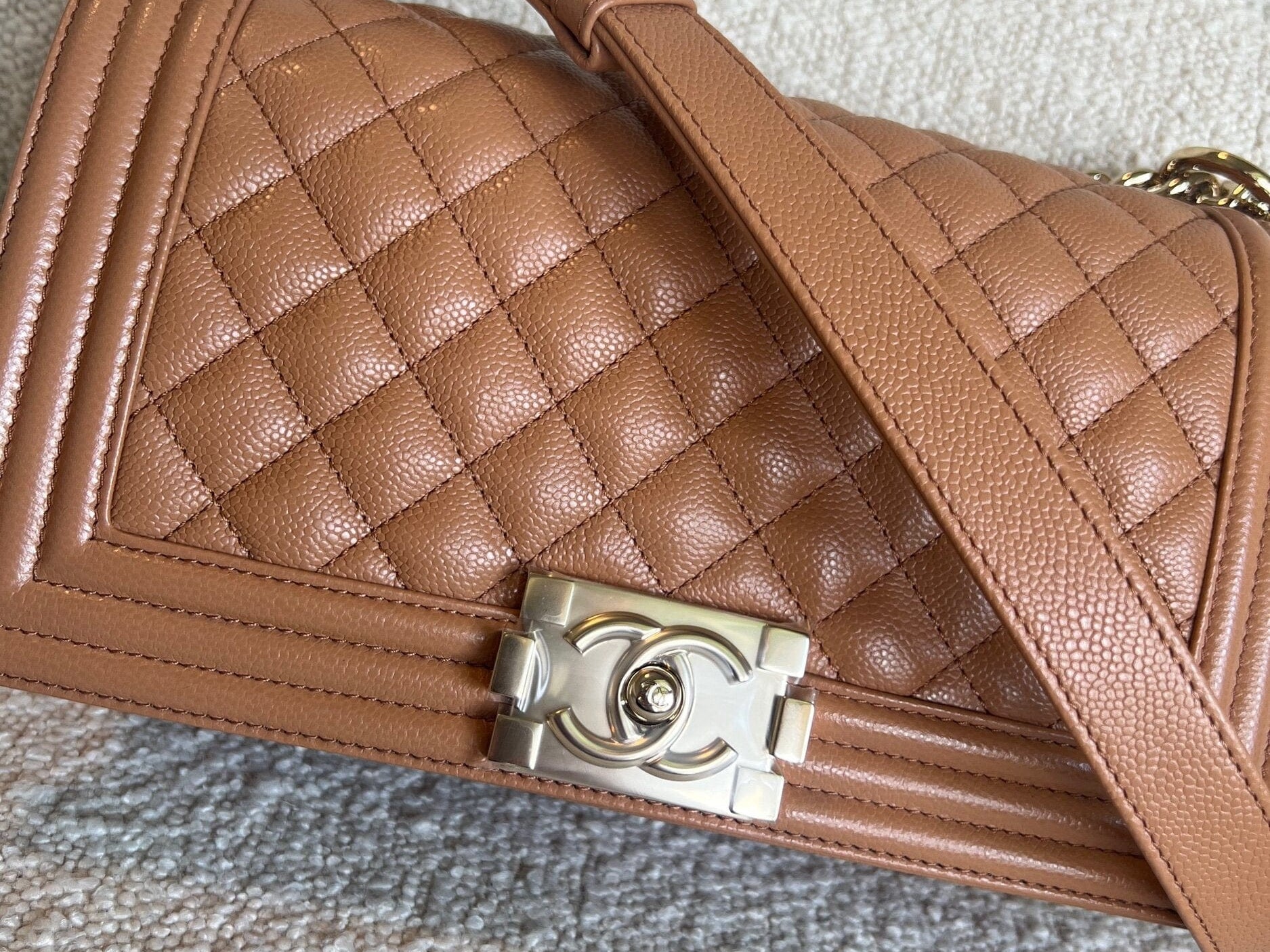 CHANEL Handbag 21K Caramel Caviar Quilted Old Medium Boy Bag LGHW -Knockoff
