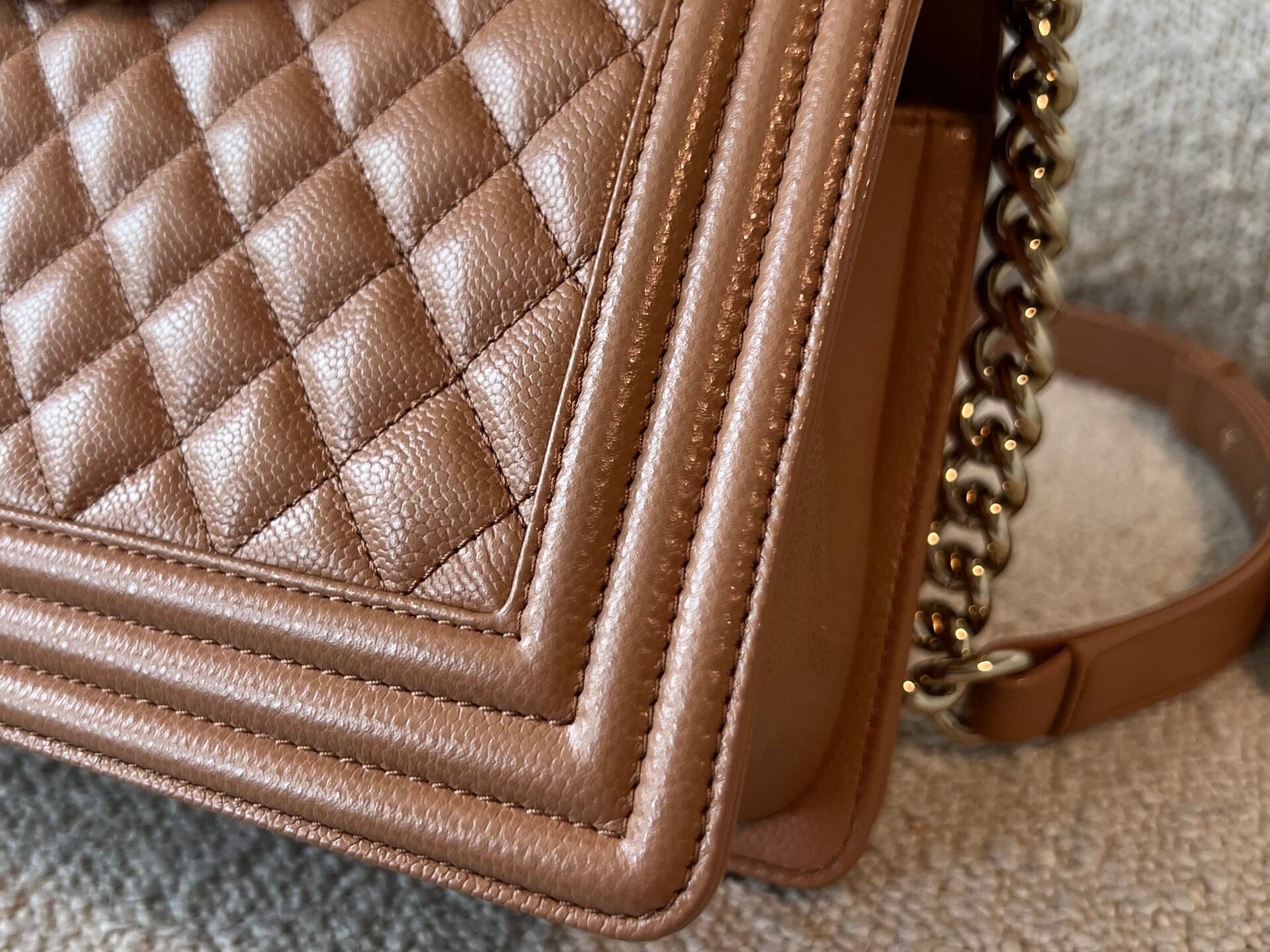 CHANEL Handbag 21K Caramel Caviar Quilted Old Medium Boy Bag LGHW -Knockoff
