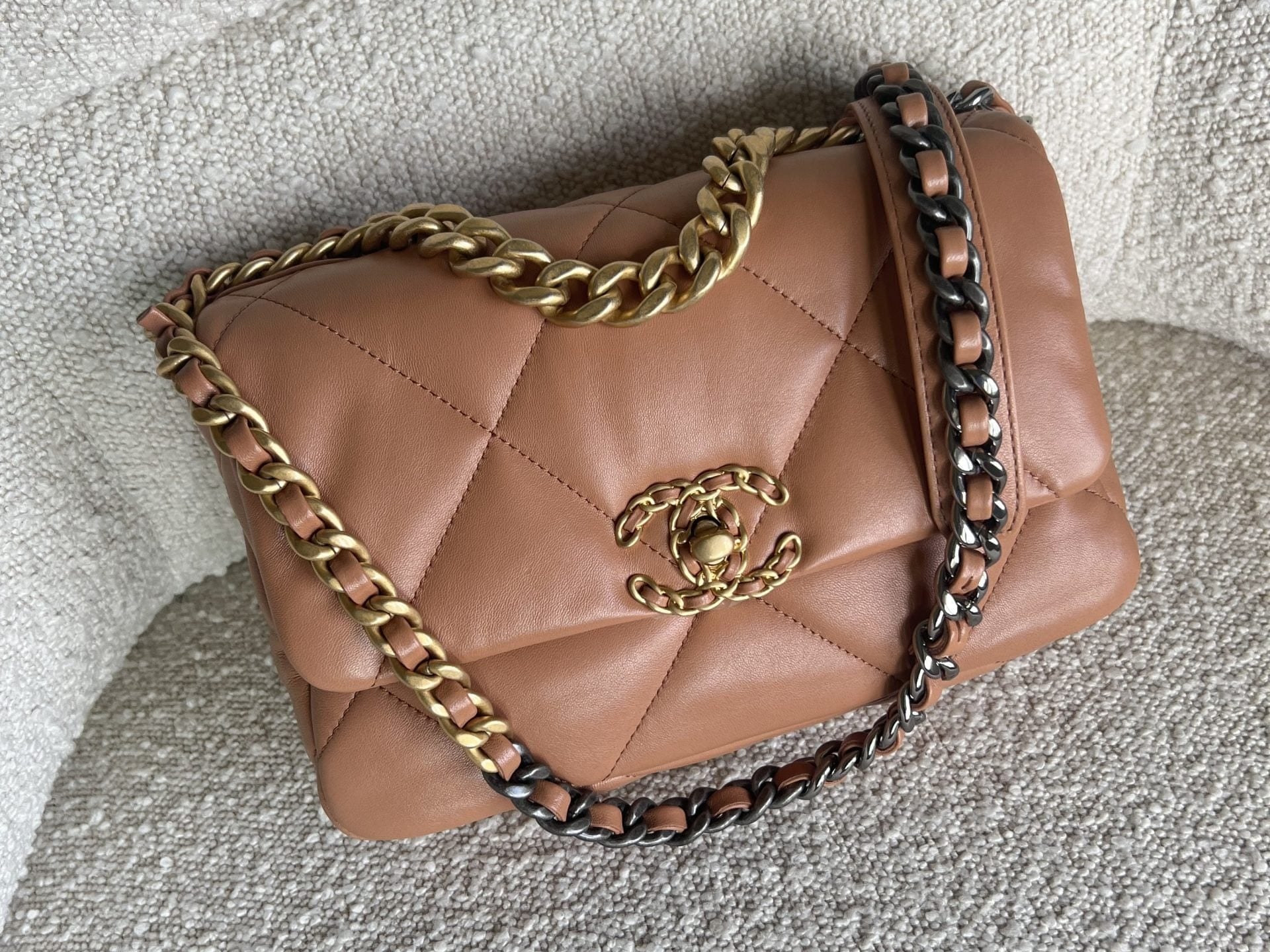 CHANEL Handbag 21K Chanel Caramel 19 Flap Small MHW -Knockoff
