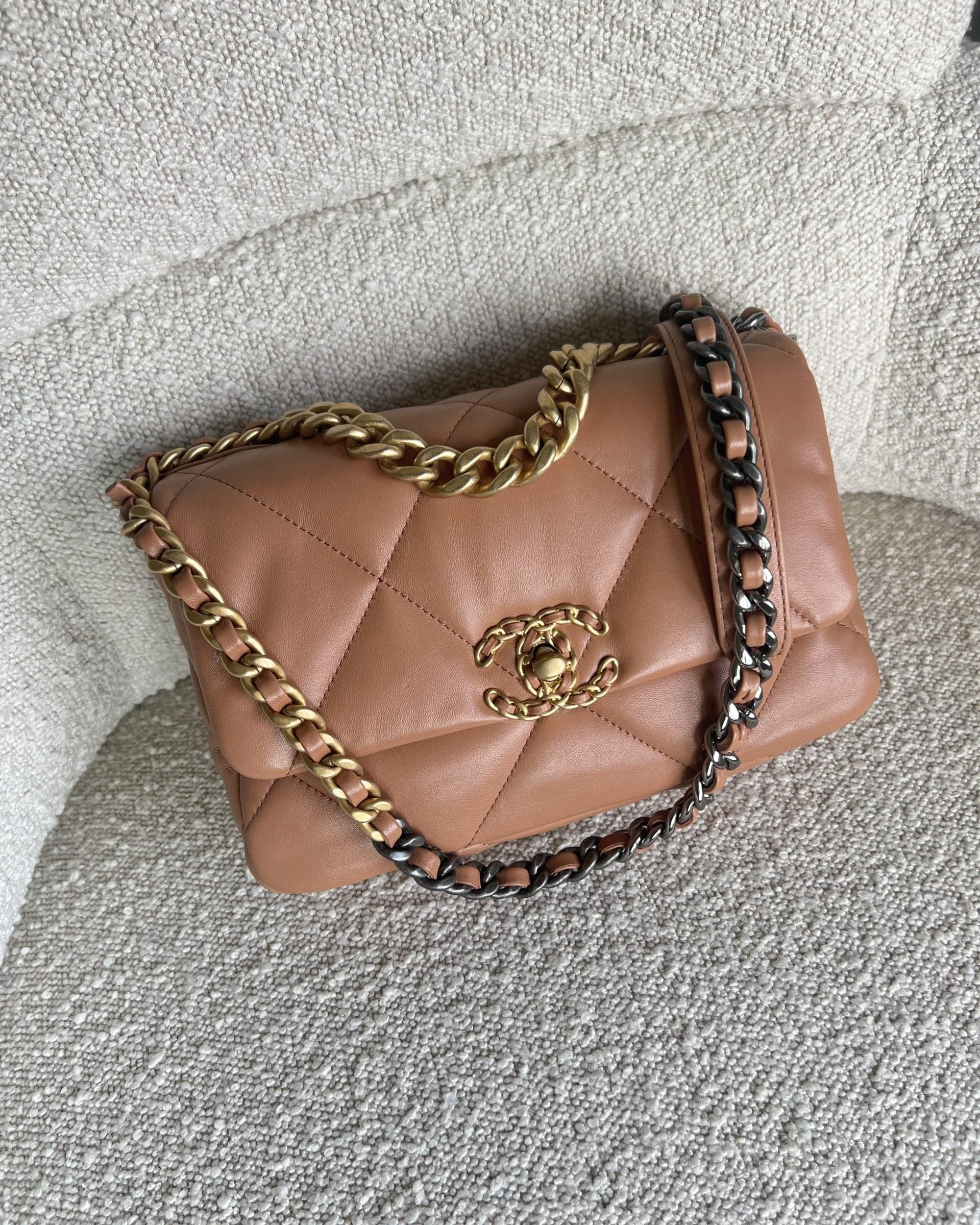 CHANEL Handbag 21K Chanel Caramel 19 Flap Small MHW -Knockoff
