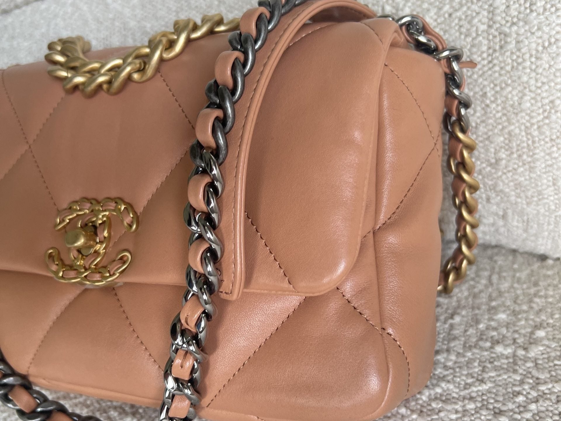 CHANEL Handbag 21K Chanel Caramel 19 Flap Small MHW -Knockoff
