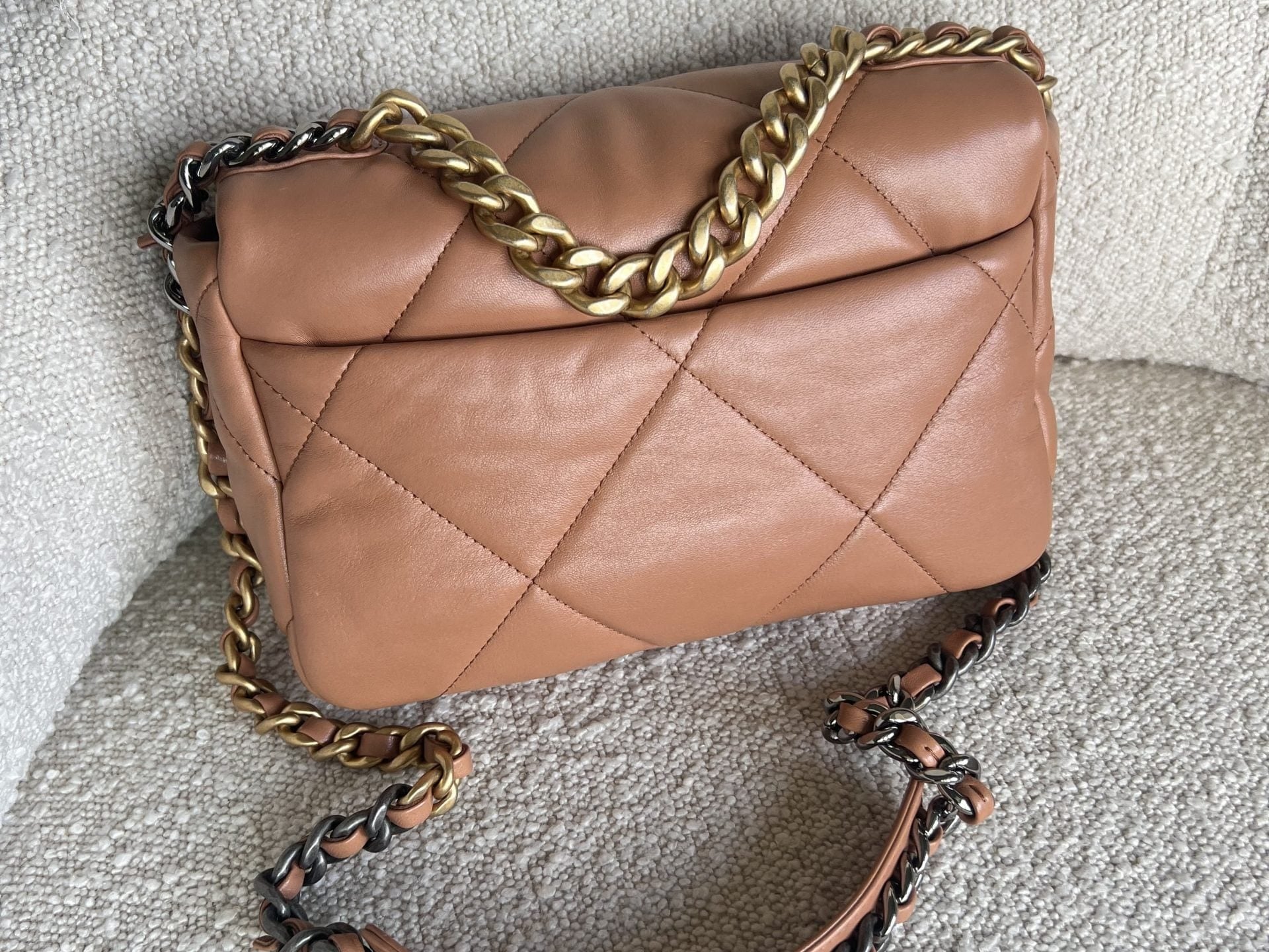 CHANEL Handbag 21K Chanel Caramel 19 Flap Small MHW -Knockoff
