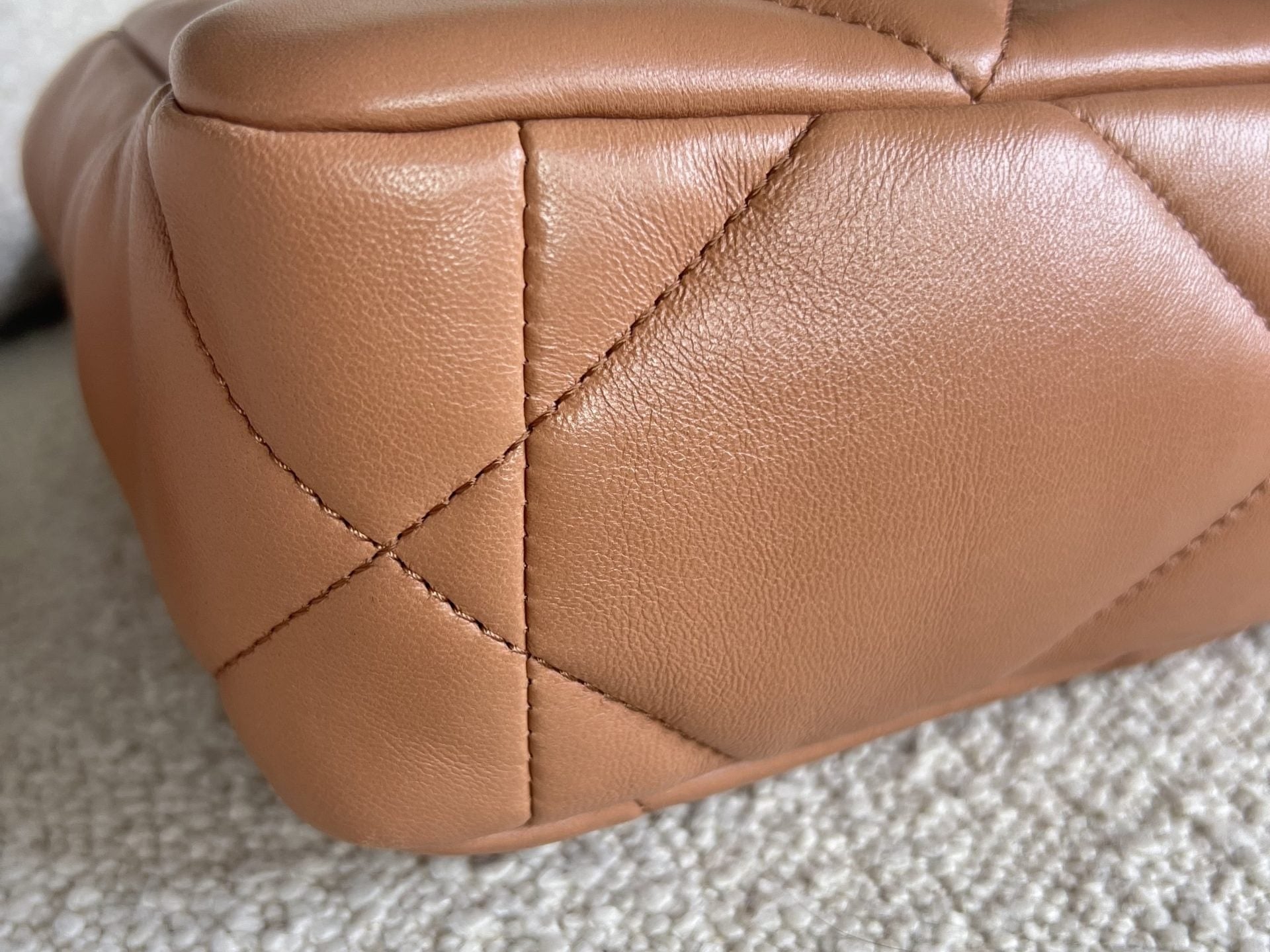 CHANEL Handbag 21K Chanel Caramel 19 Flap Small MHW -Knockoff
