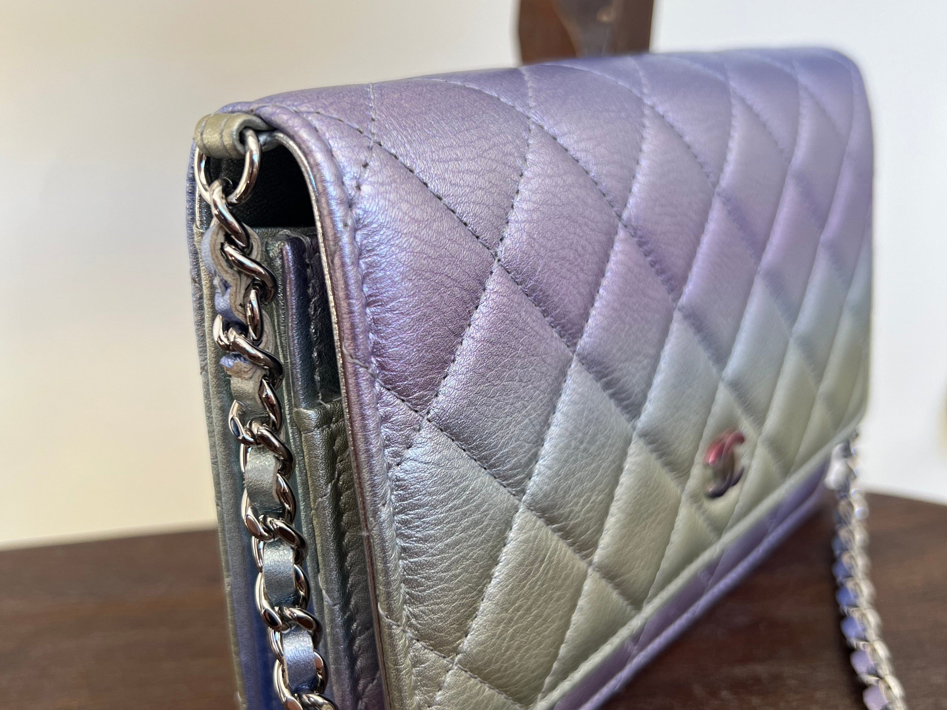 CHANEL Handbag 21K Gradient Metallic Rainbow Calfskin Quilted Wallet on Chain (WOC) -Knockoff
