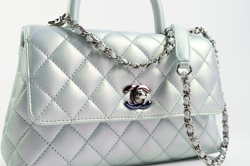 CHANEL Handbag 21K Iridescent Blue Caviar Quilted Coco Handle Small -Knockoff
