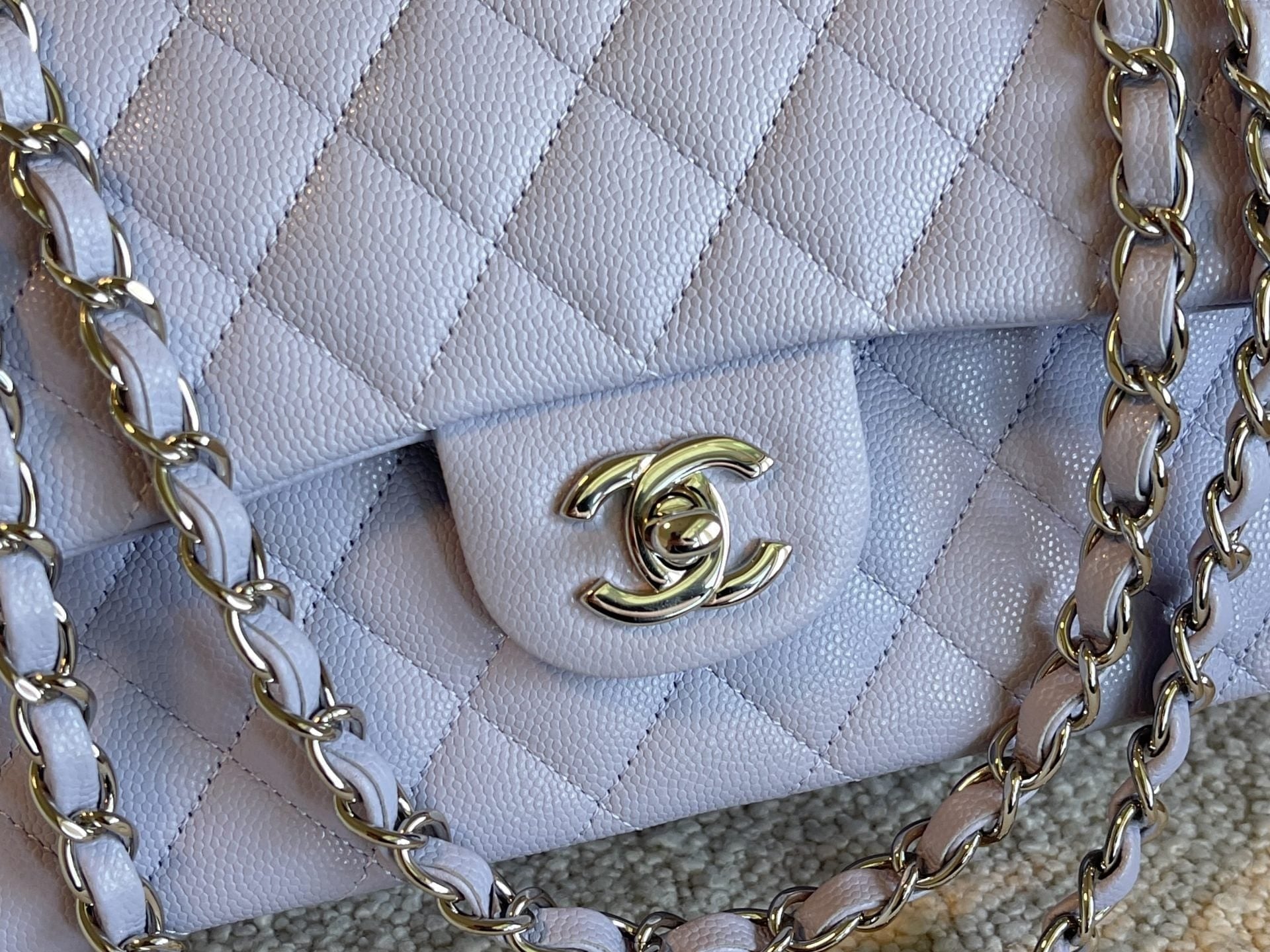 CHANEL Handbag 21K Lavender Caviar Quilted Classic Flap Medium SHW -Knockoff
