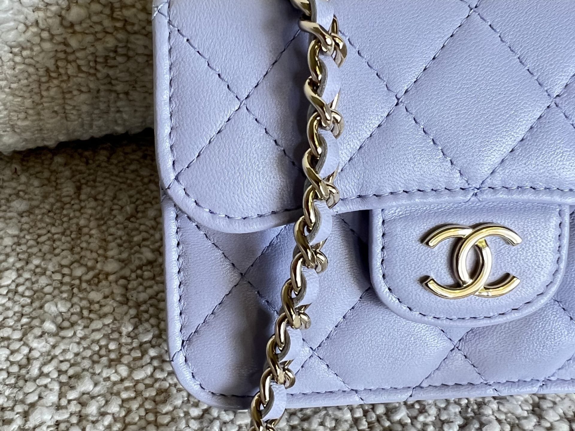 CHANEL Handbag 21K Lavender Lambskin Quilted Micro Coin Purse with Chain LGHW -Knockoff
