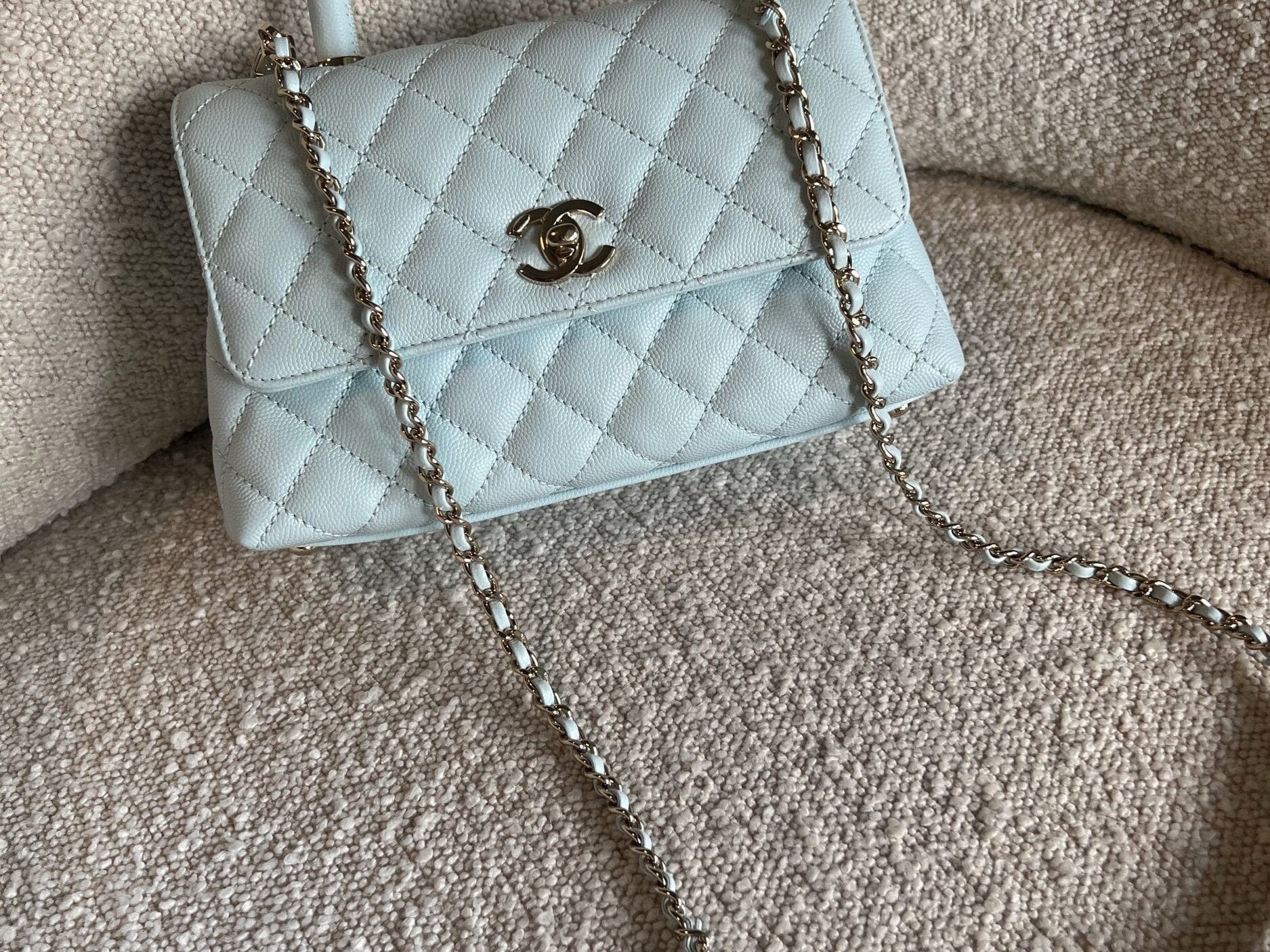 CHANEL Handbag 21K Light Blue Caviar Quilted Coco Handle Small LGHW -Knockoff
