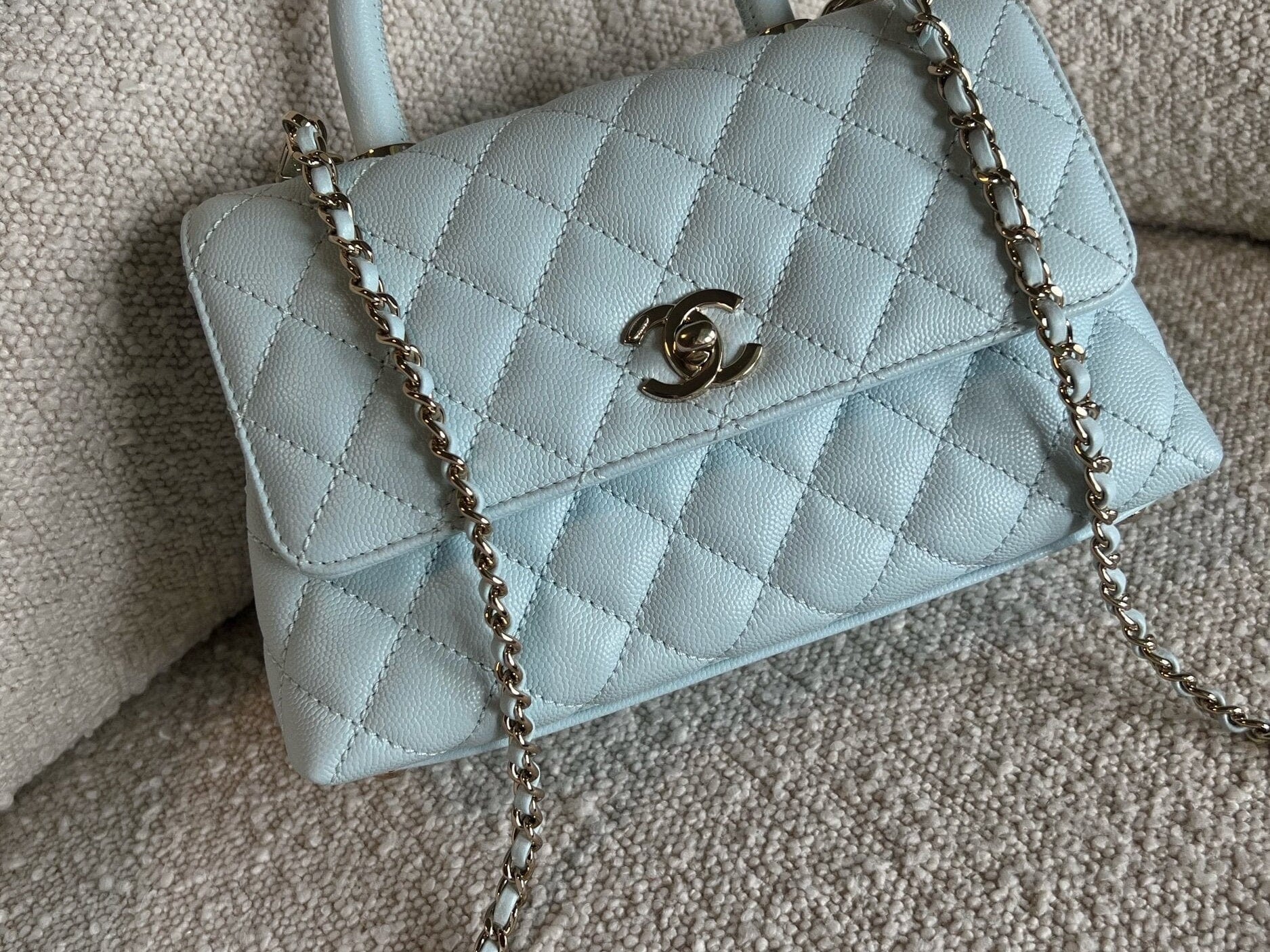 CHANEL Handbag 21K Light Blue Caviar Quilted Coco Handle Small LGHW -Knockoff
