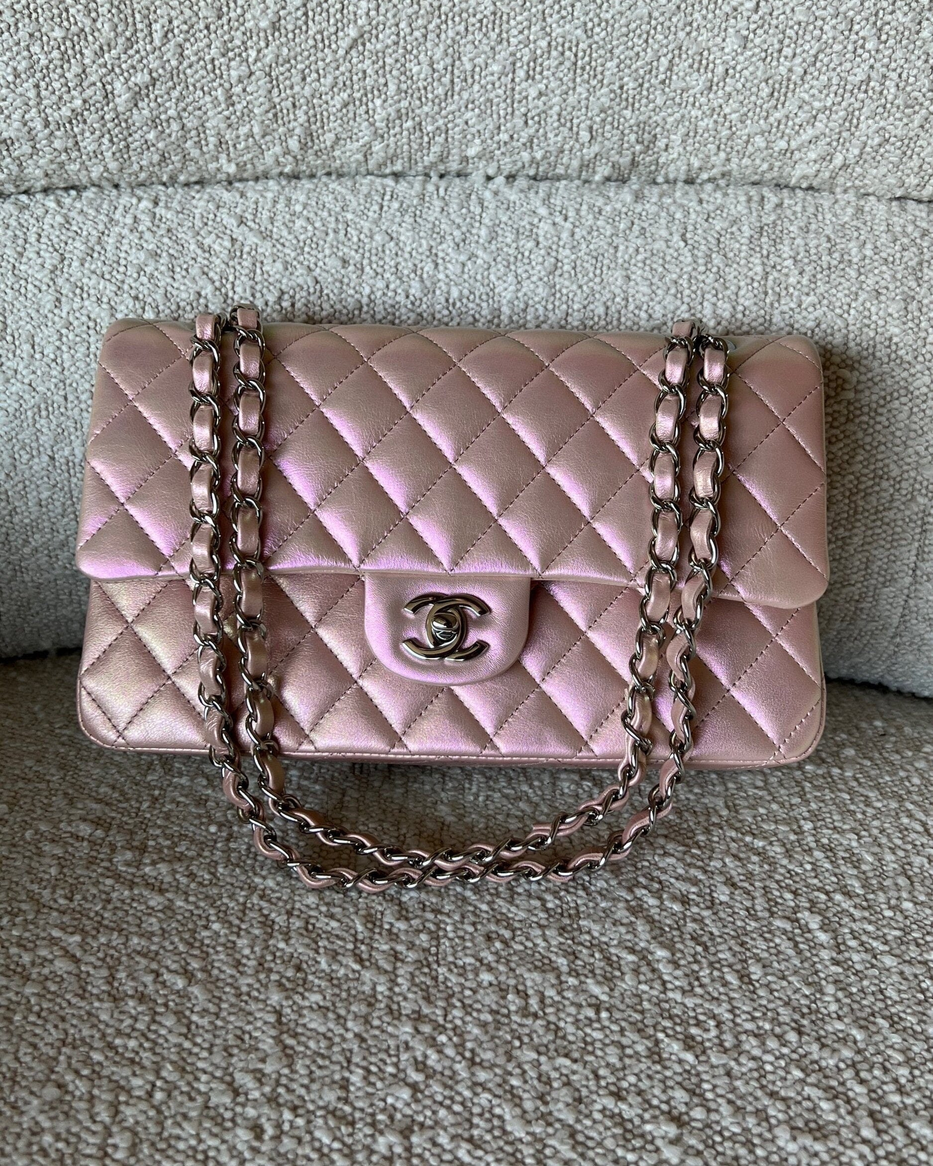 CHANEL Handbag 21K Medium Pink Iridescent Lambskin Quilted Classic Flap SHW -Knockoff
