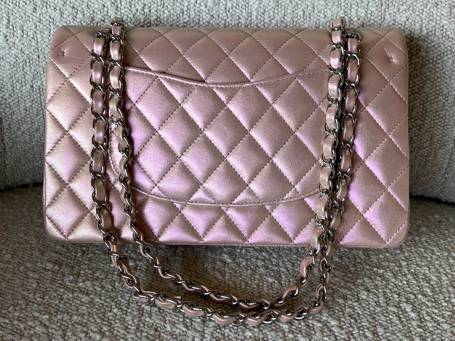 CHANEL Handbag 21K Medium Pink Iridescent Lambskin Quilted Classic Flap SHW -Knockoff
